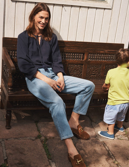 Schmal zulaufende Jeans mit mittelhohem Bund-Ausgeblichene Optik