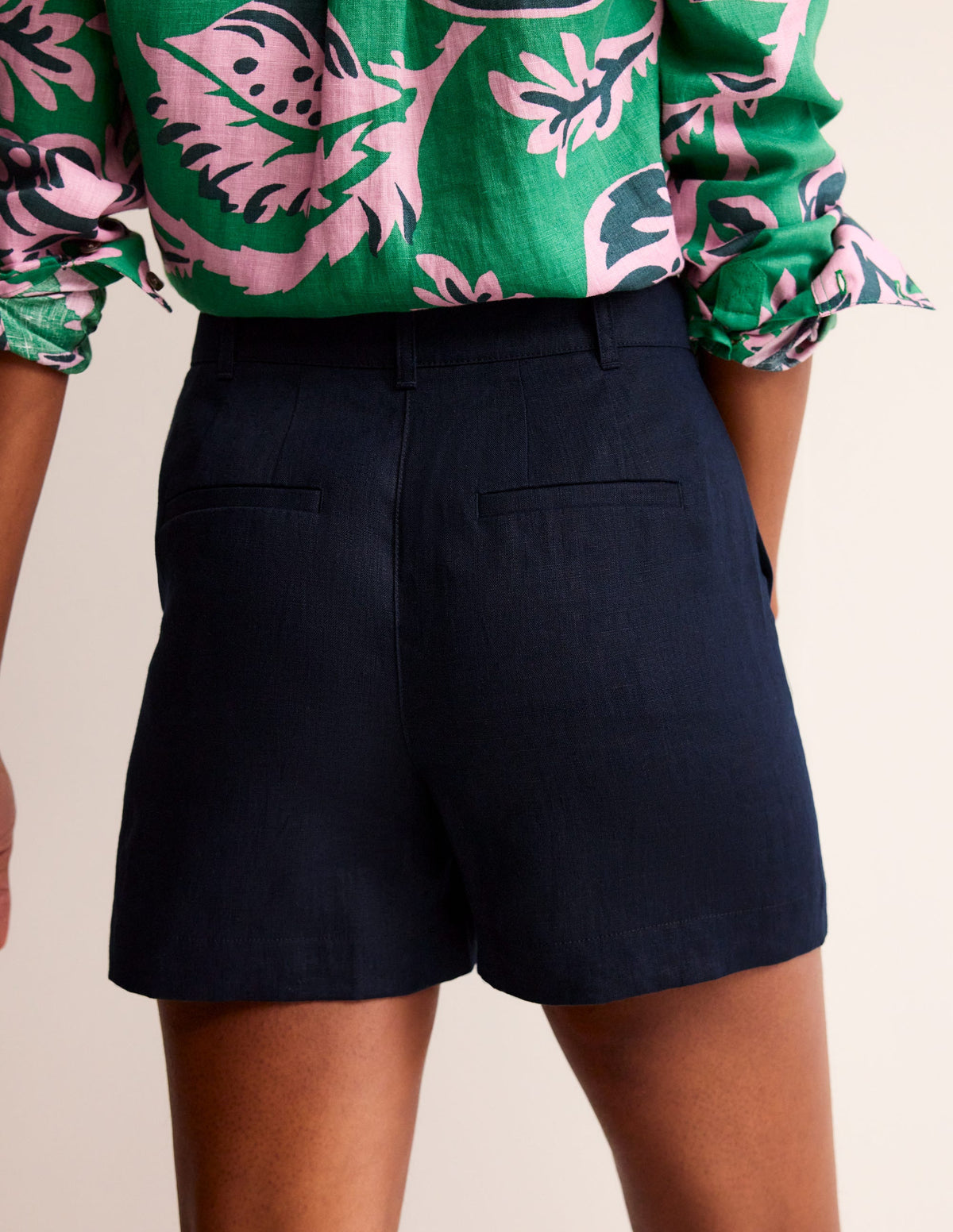 Short Westbourne en lin-Bleu Marine, Petits Pois - Image 3