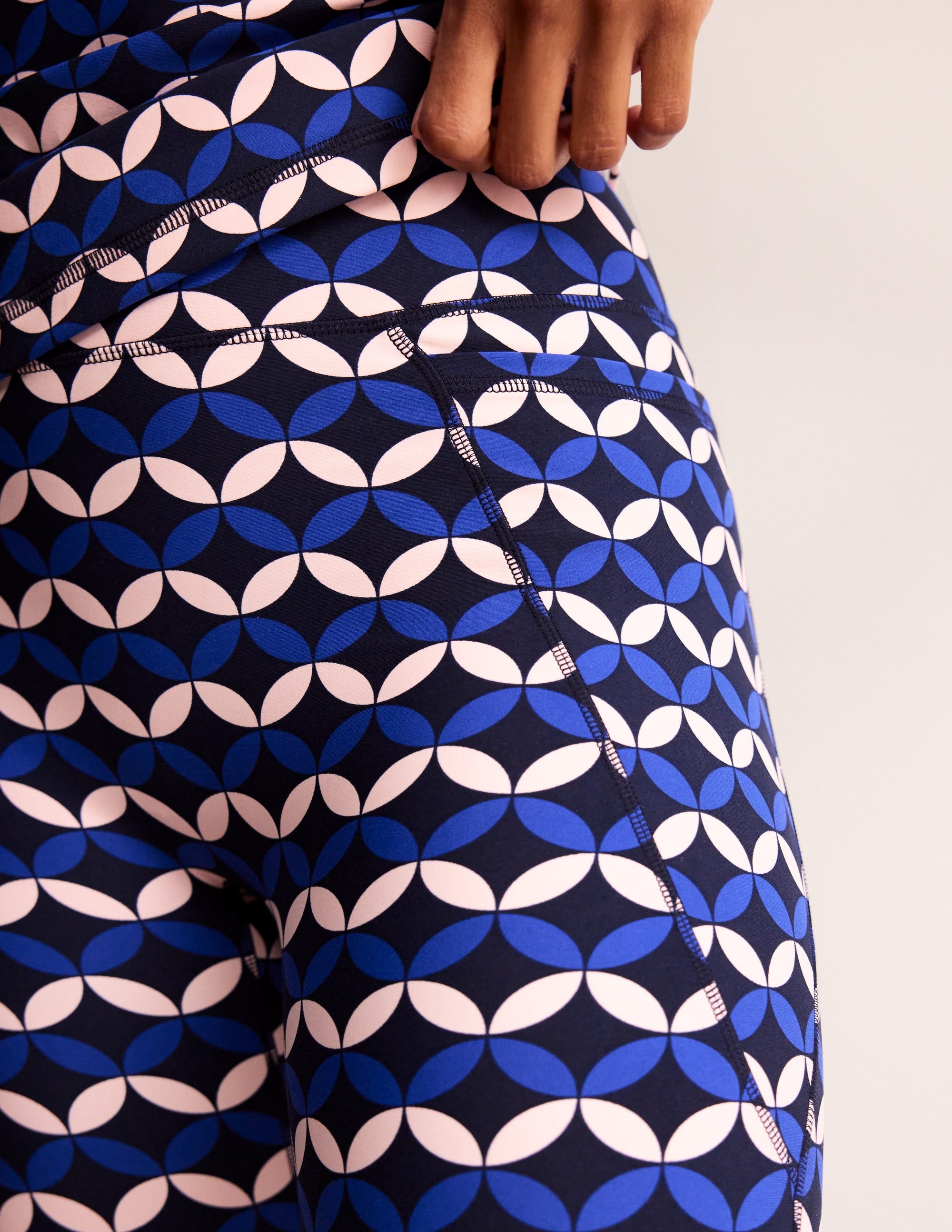 Leggings mit hohem Bund und Tasche-Surf The Web, Diamond Terrace - Image 5