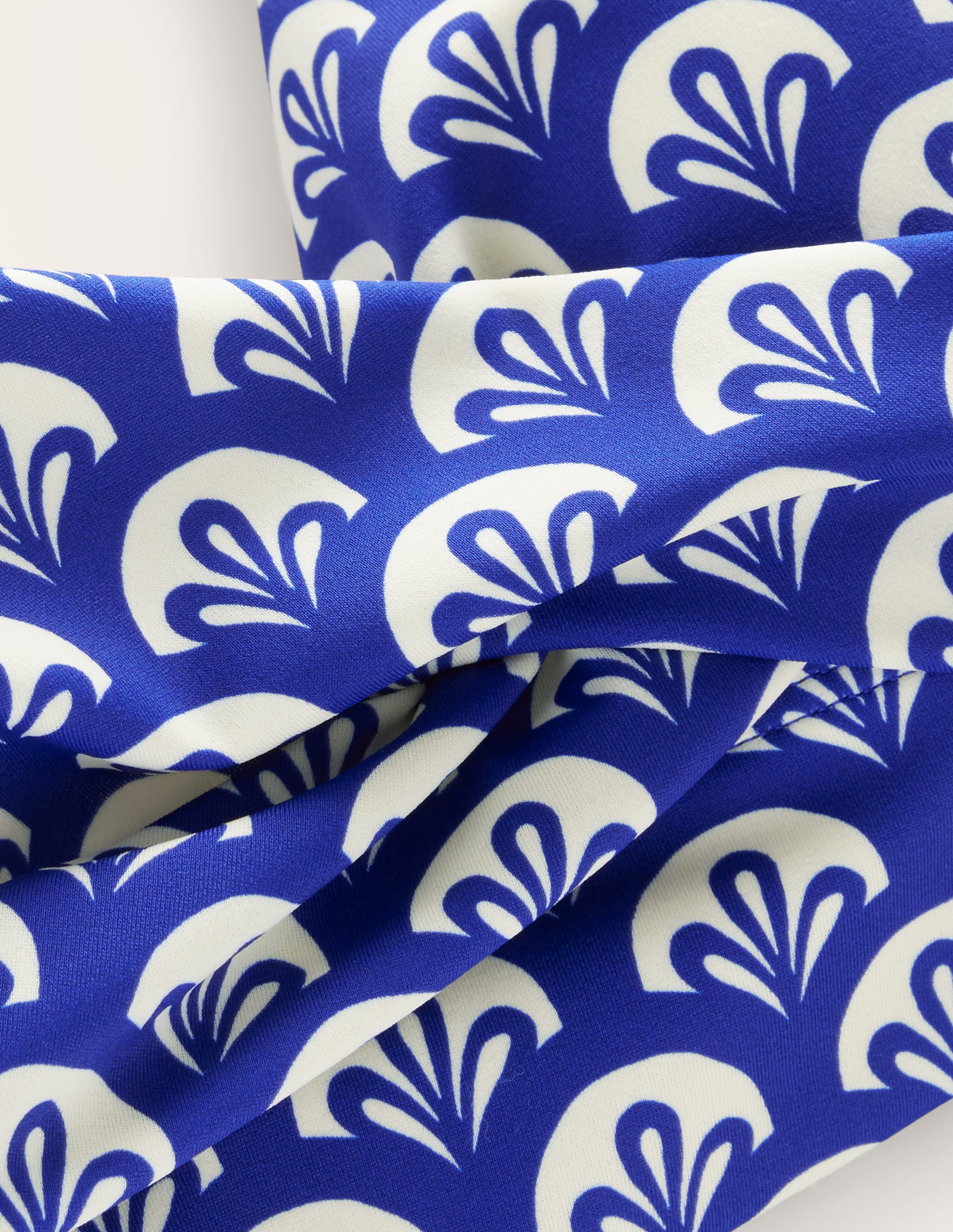 Levanzo Neckholder-Bikinioberteil-Surf The Web, Laub Geo - Image 6