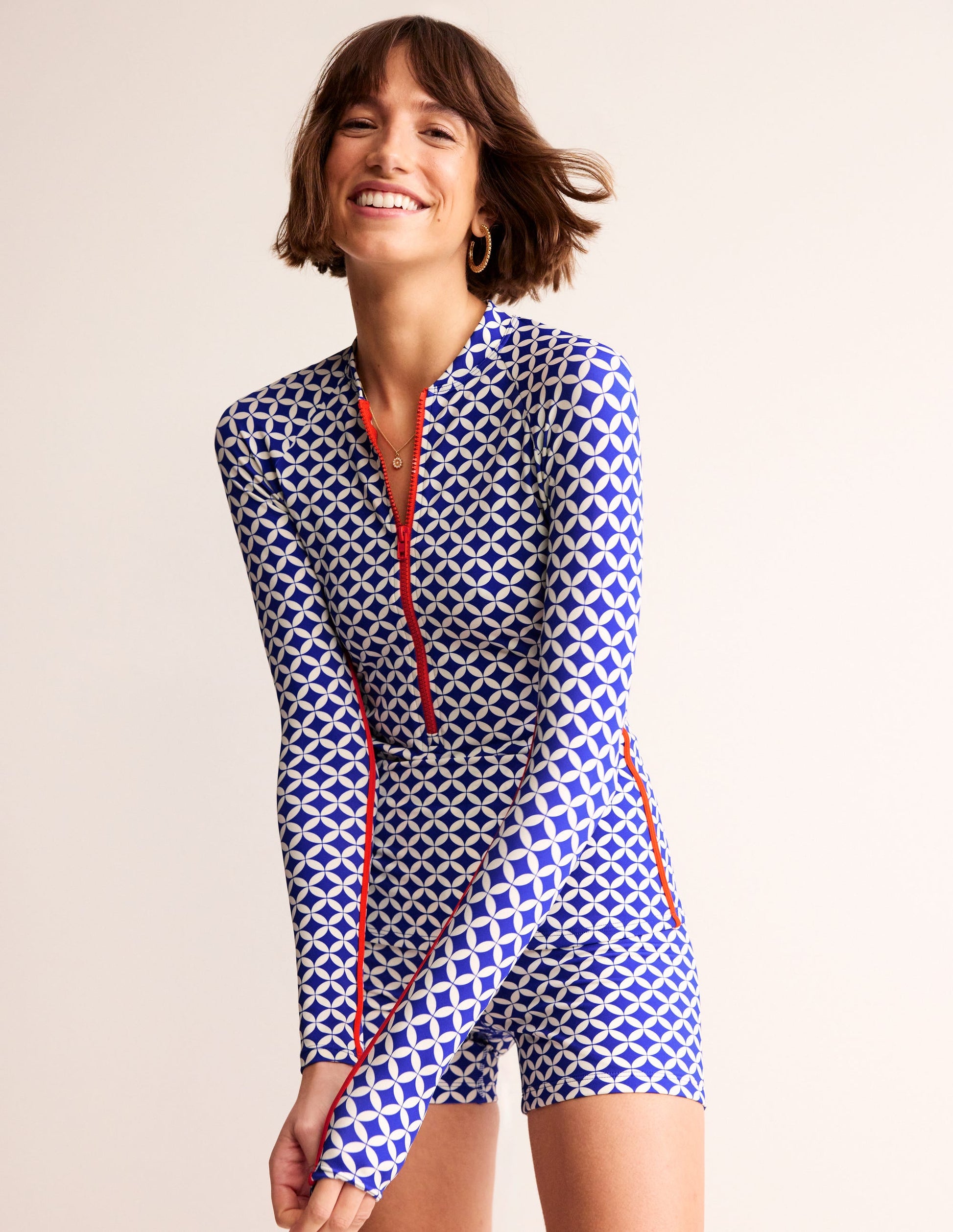 Paspeliertes Raglan-Badetop-Surf the Web, Abgestufte Diamanten-2