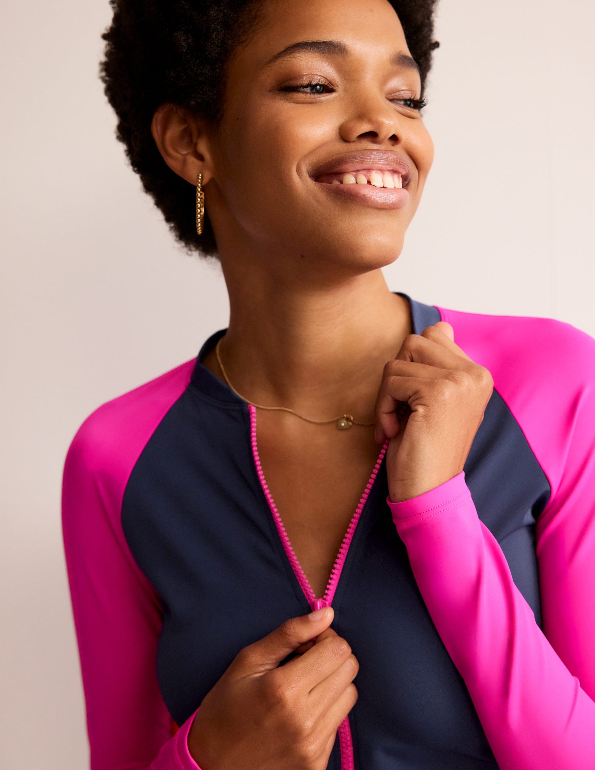 Paspeliertes Raglan-Badetop-Marineblau/Super Rosa Blockfarben-2