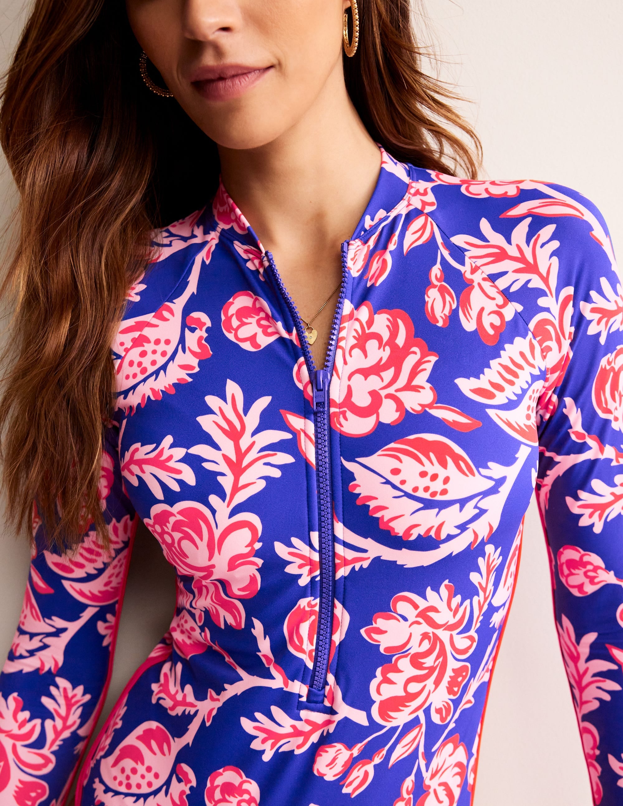 Maillot de bain à manches raglan et passepoil-Bleu connecté, motif Rose Blush - Image 2