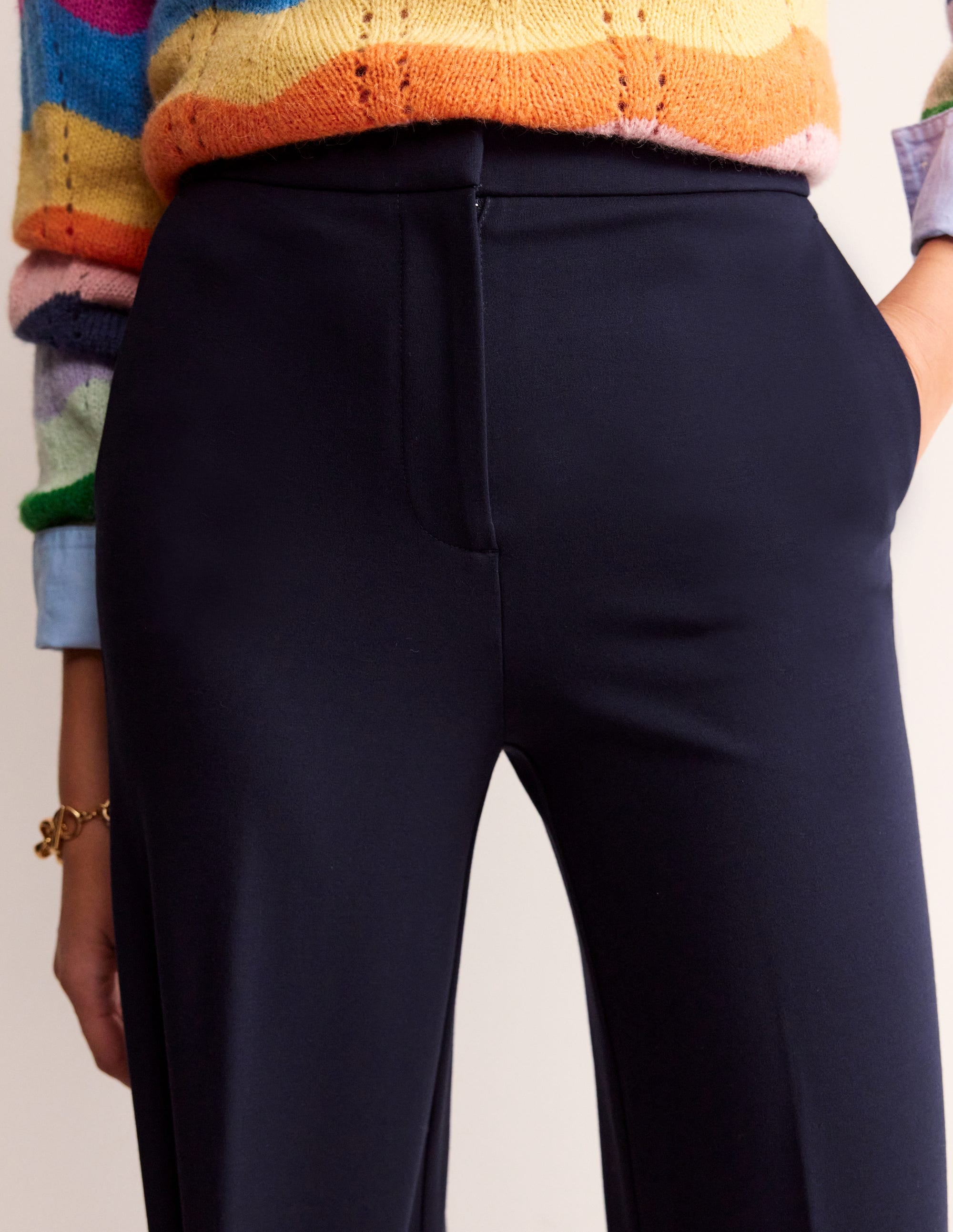 Pantalon Westbourne en point de Rome-Bleu Marine, Petits Pois - Image 2