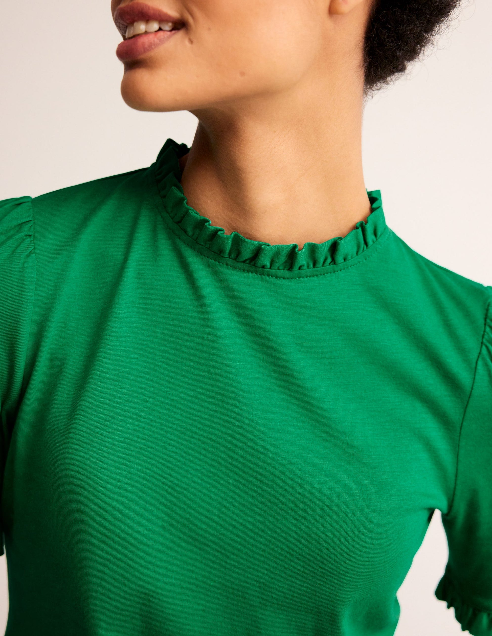 Superweiches T-Shirt mit Rüschendetail-Pfeffergrün-2