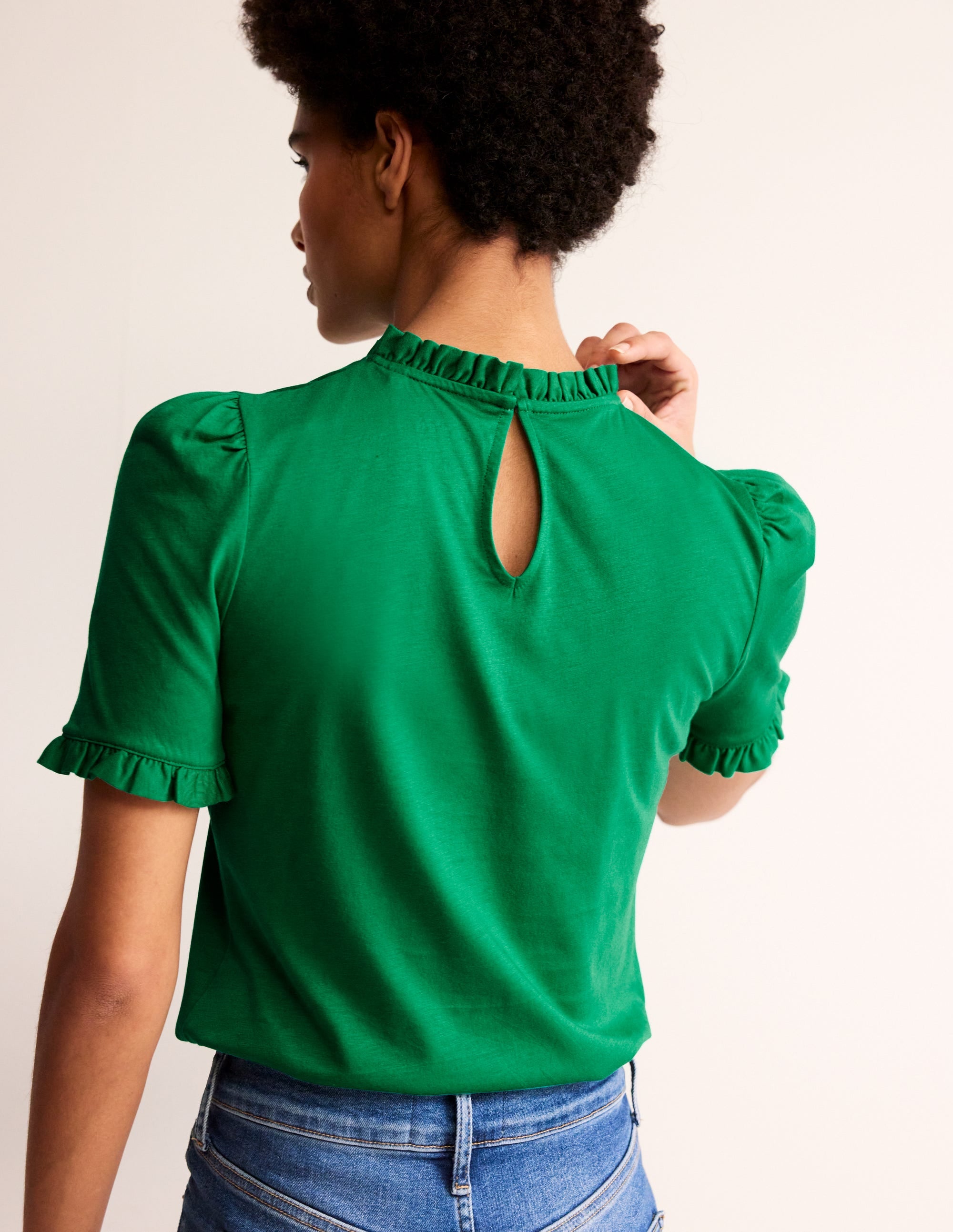 Superweiches T-Shirt mit Rüschendetail-Pfeffergrün - Image 3