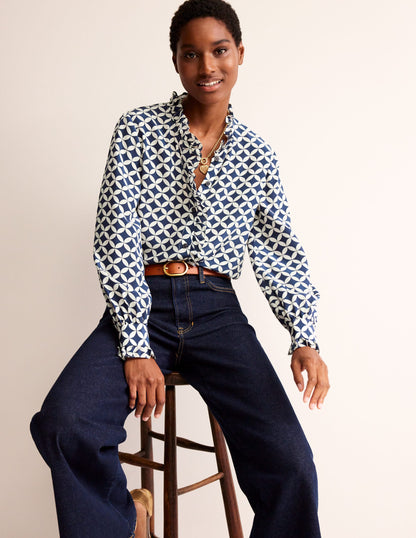 Seidenbluse mit Rüschenkragen-Marineblau, Abgestufte Diamanten-2