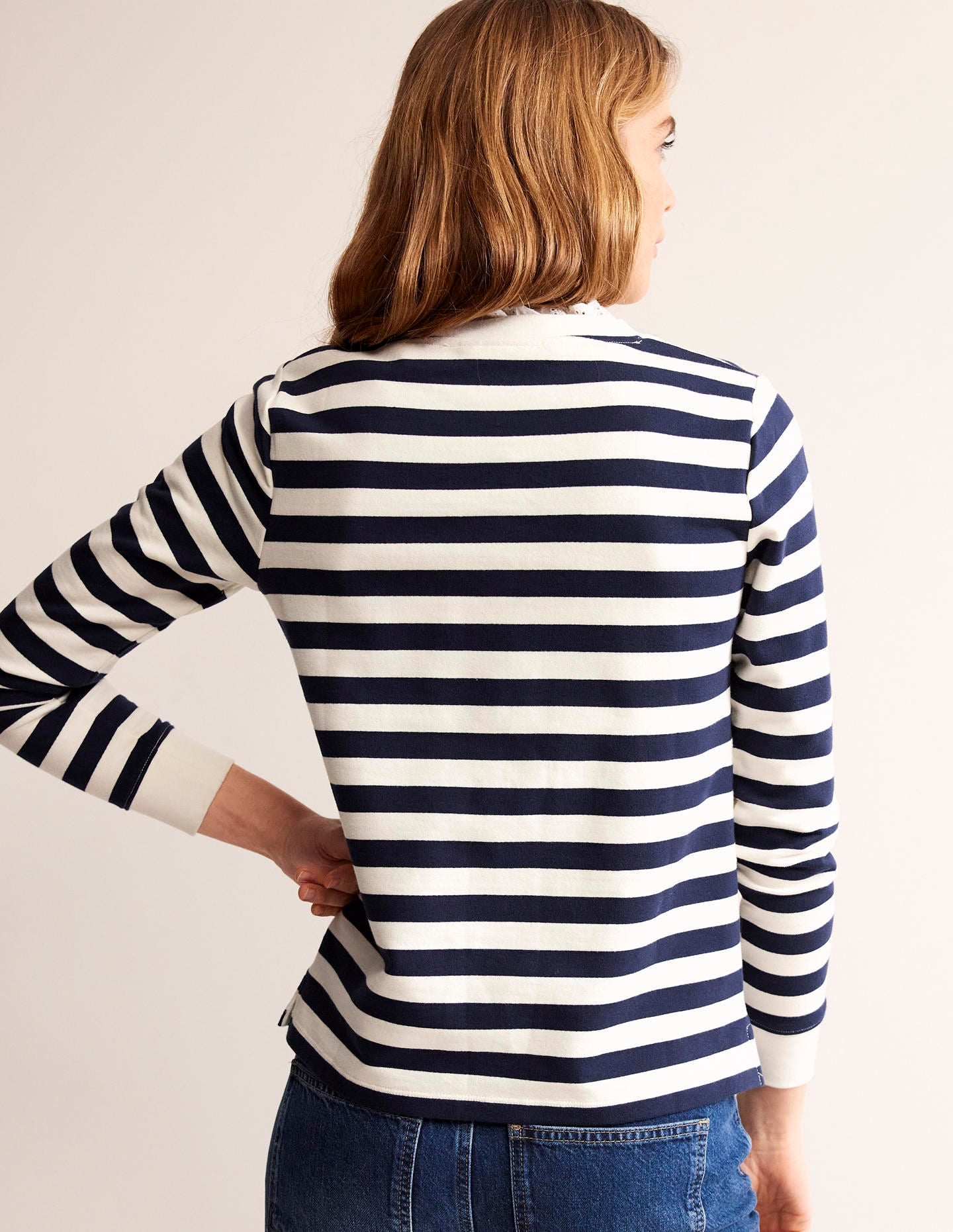 Sweat à bordure en broderie anglaise-Ivoire, rayé bleu marine - Image 3