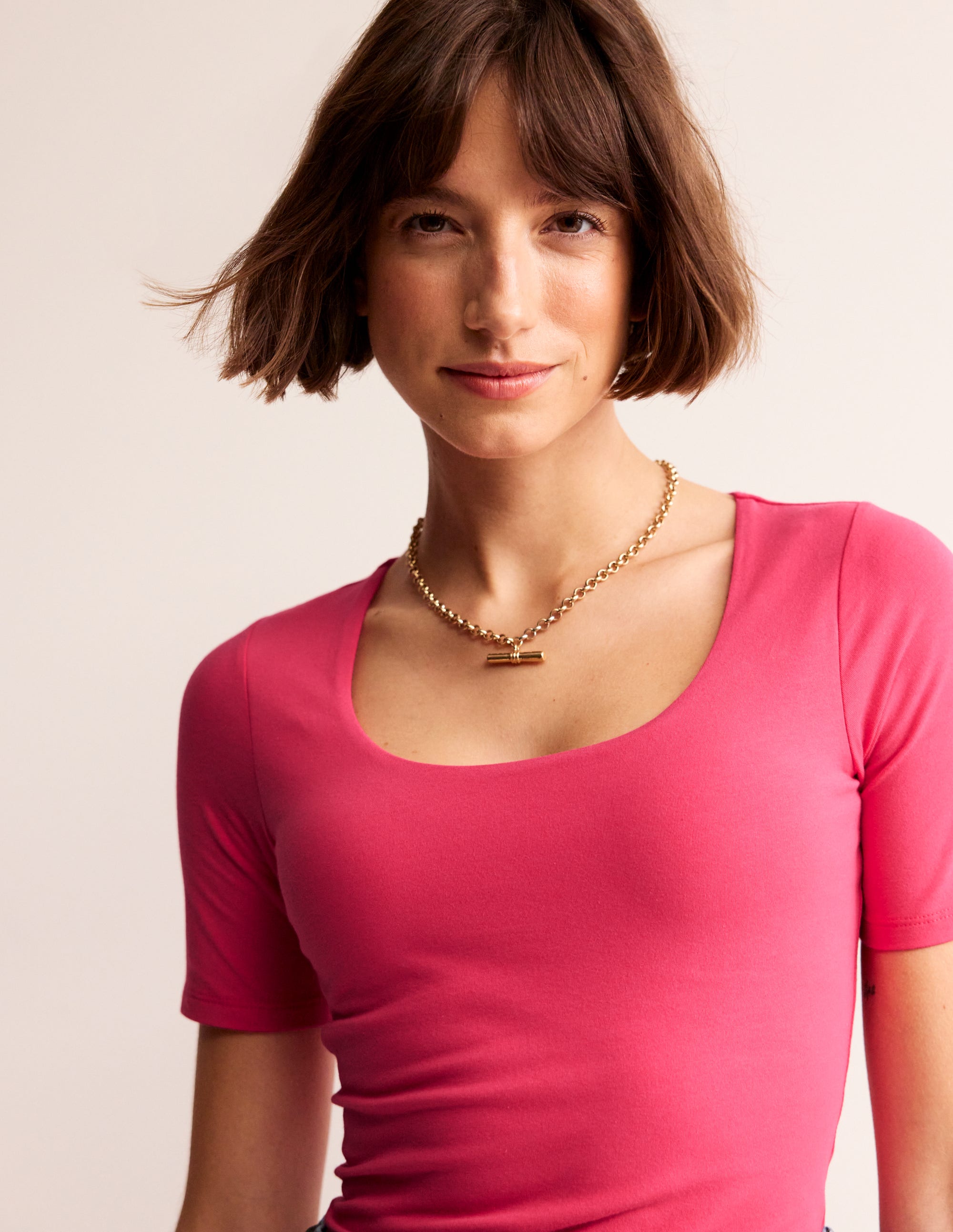 Doppellagiges T-Shirt mit tiefem Rundhalsausschnitt-Rosa neu gedacht - Image 1