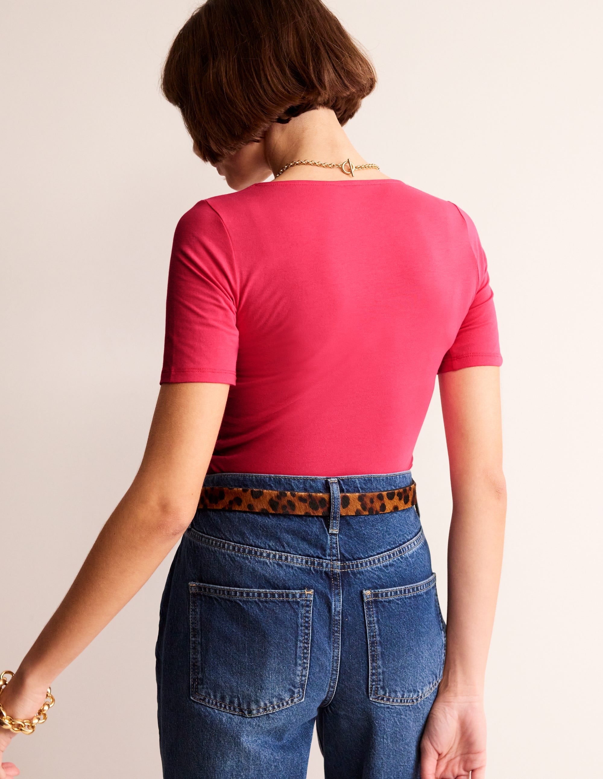 Doppellagiges T-Shirt mit tiefem Rundhalsausschnitt-Rosa neu gedacht - Image 3