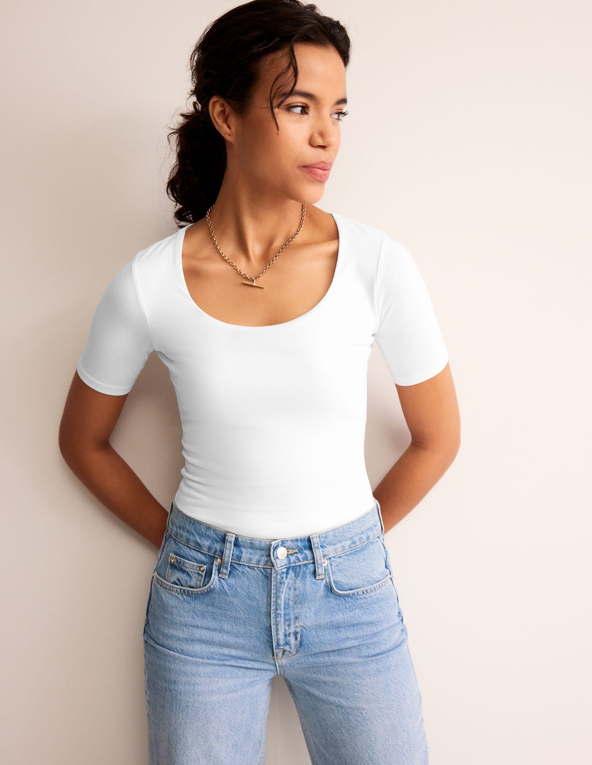 Doppellagiges T-Shirt mit tiefem Rundhalsausschnitt-Weiß-1