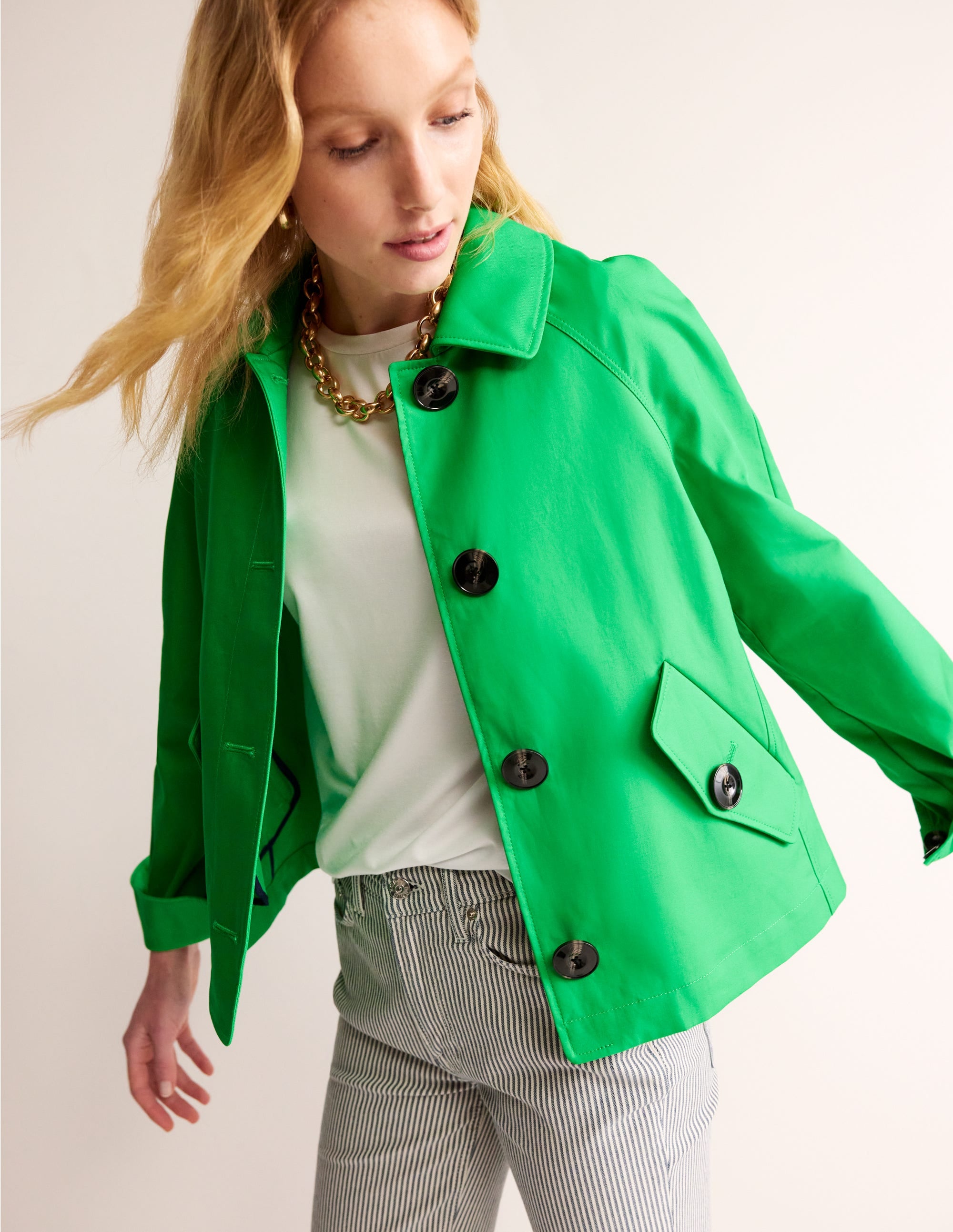 Kurzer Trenchcoat-Strahlendes Grün mit knalligem Marineblau - Image 4