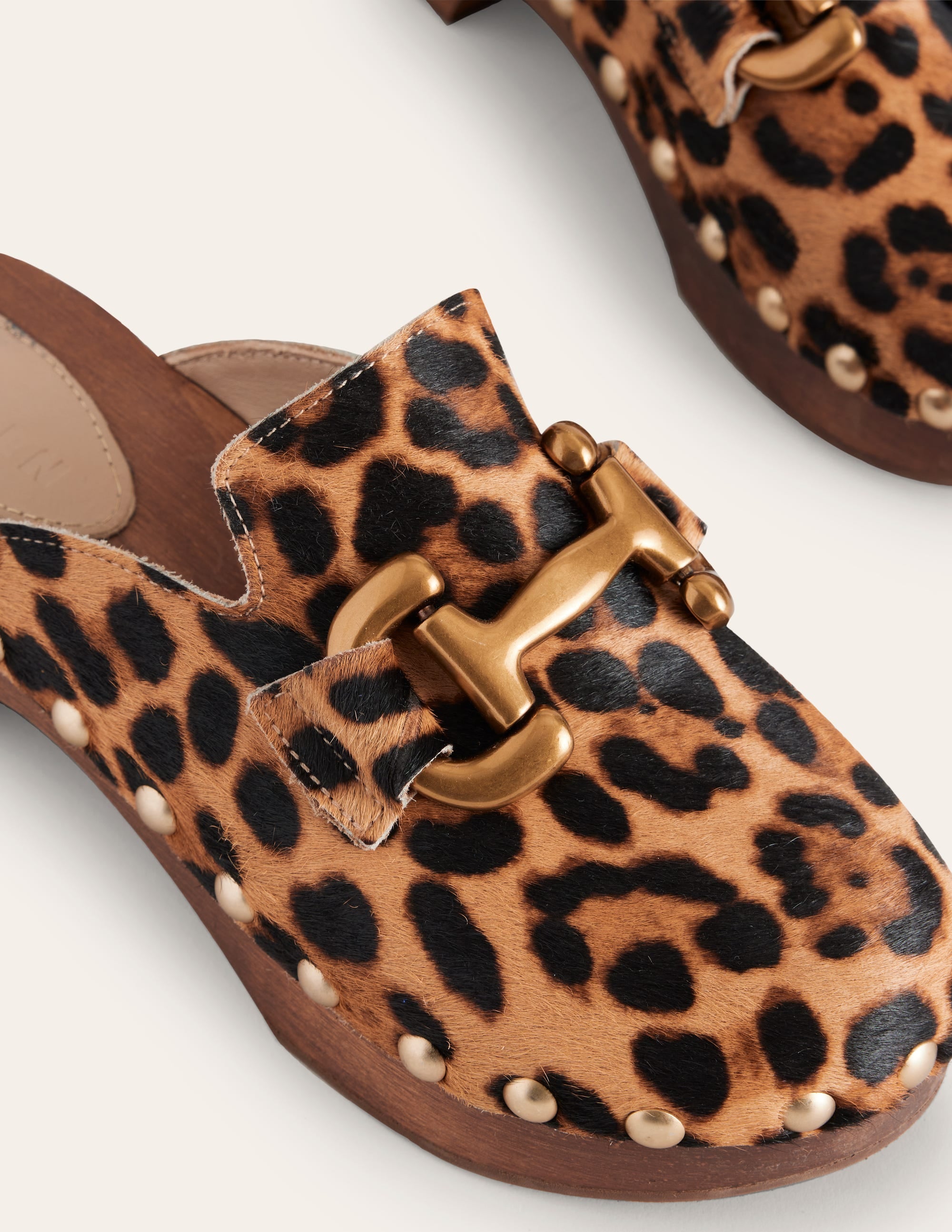 Iris Absatz-Clogs mit Trensendetail-Klassisches Leopardenmuster - Image 4