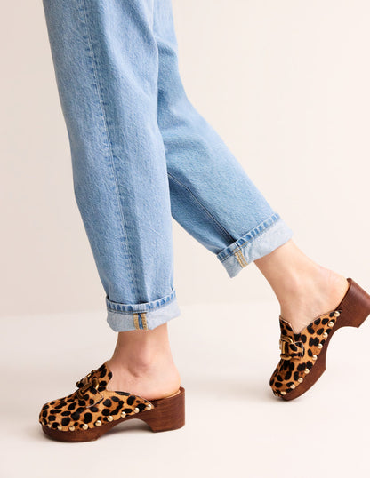 Iris Absatz-Clogs mit Trensendetail-Klassisches Leopardenmuster-1