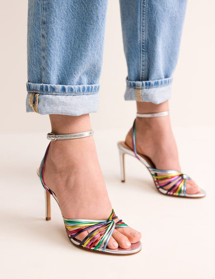 Absatzsandalen mit Twist-Detail-Bunt Metallic-Leder