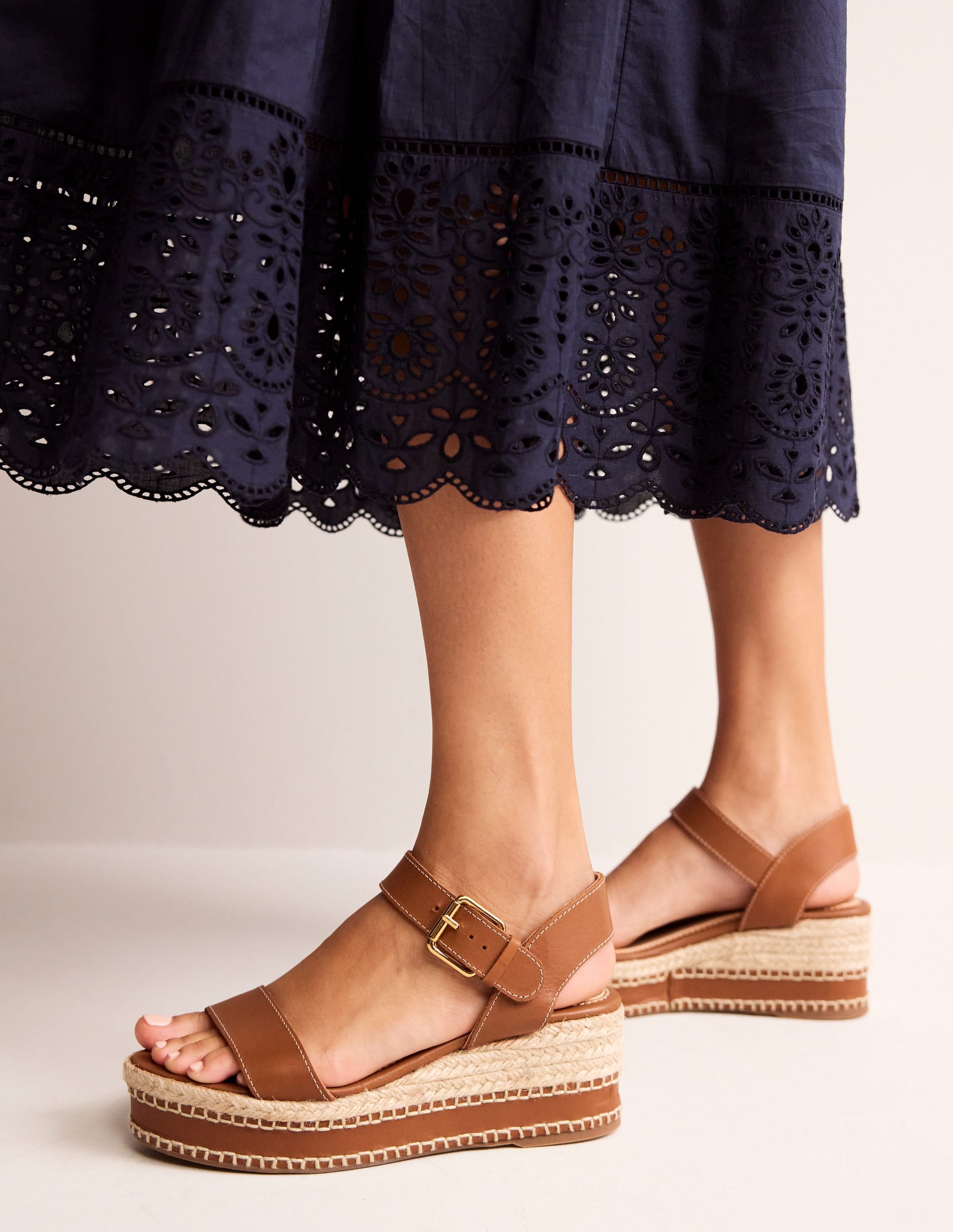 Espadrilles mit Keilabsatz und Ziernaht-Hellbraun - Image 1