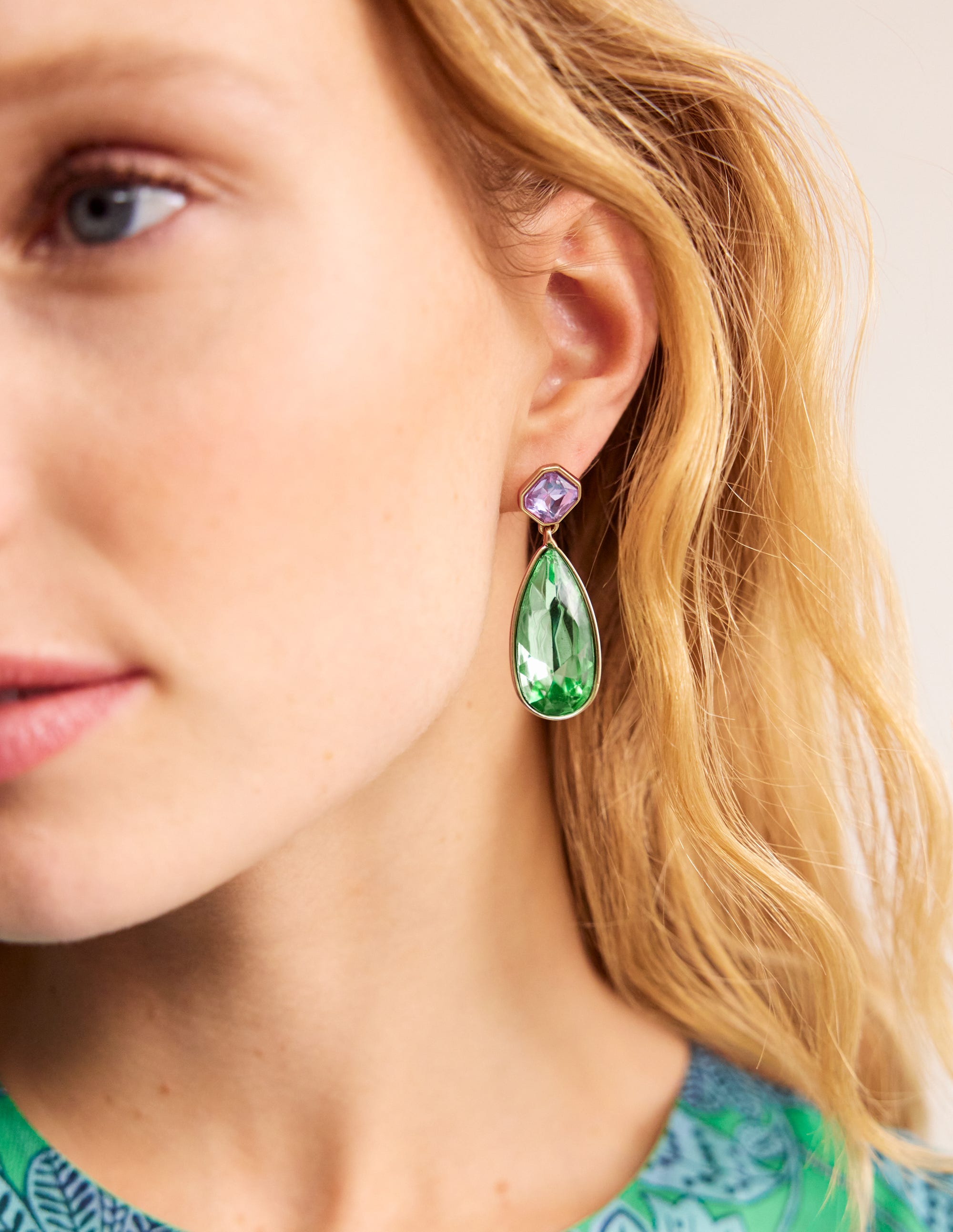 Boucles d'oreilles saisissantes à pierres-Vert et lilas - Image 1