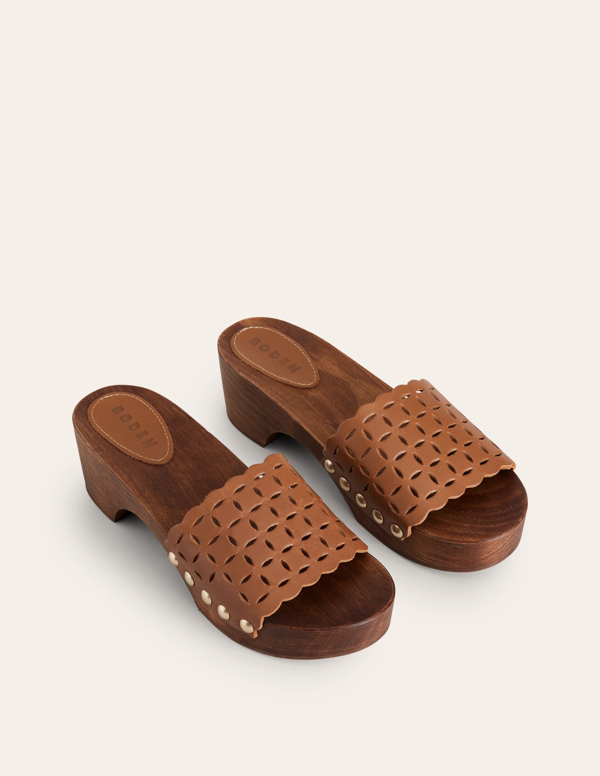 Clogs mit Cut-out-Details-Hellbraun - Image 3