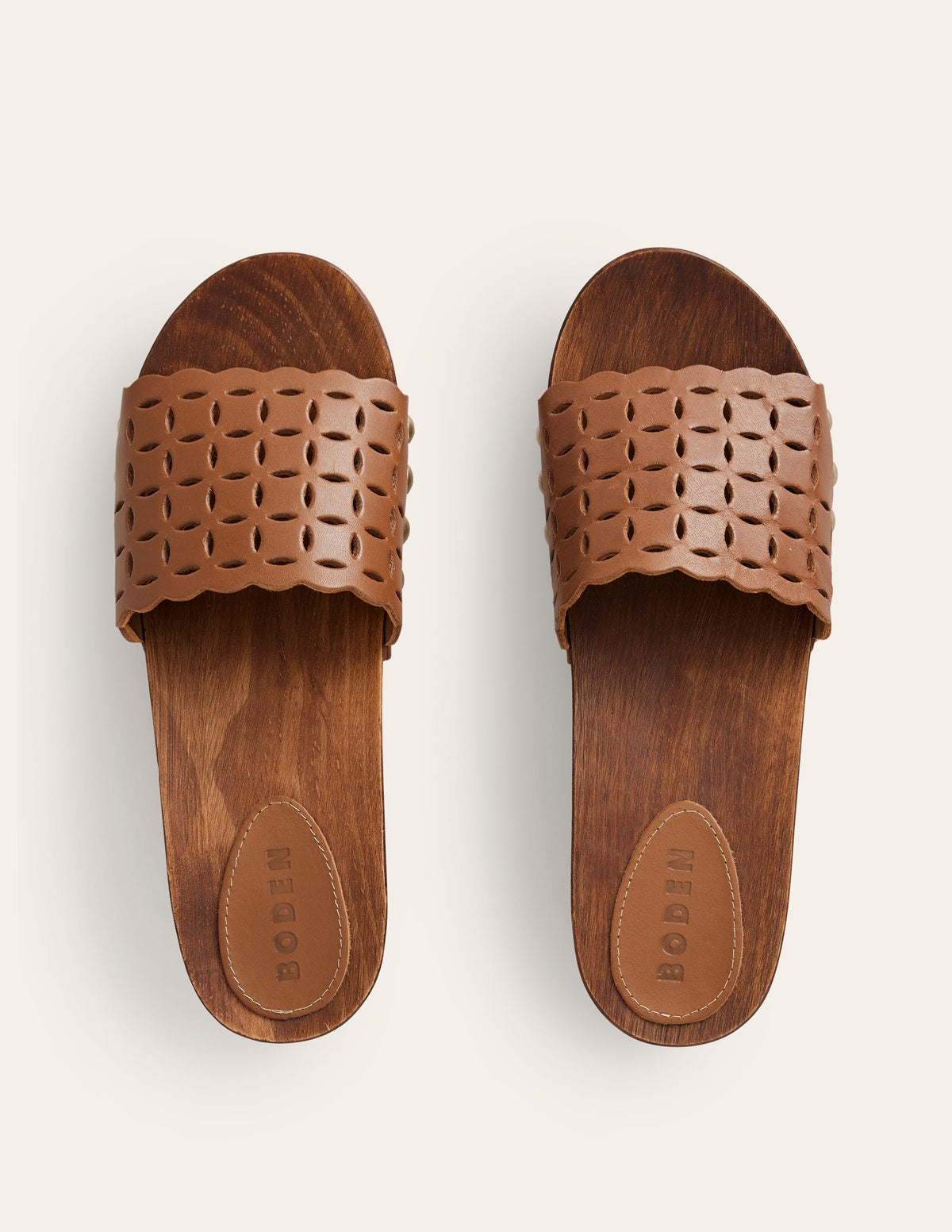 Clogs mit Cut-out-Details-Hellbraun - Image 5