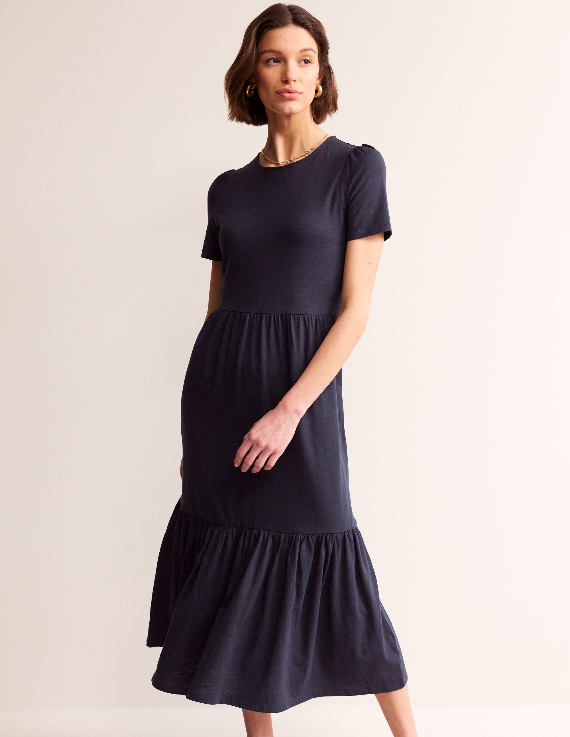 Emma Gestuftes Jersey-Midikleid-Marineblau - Image 1