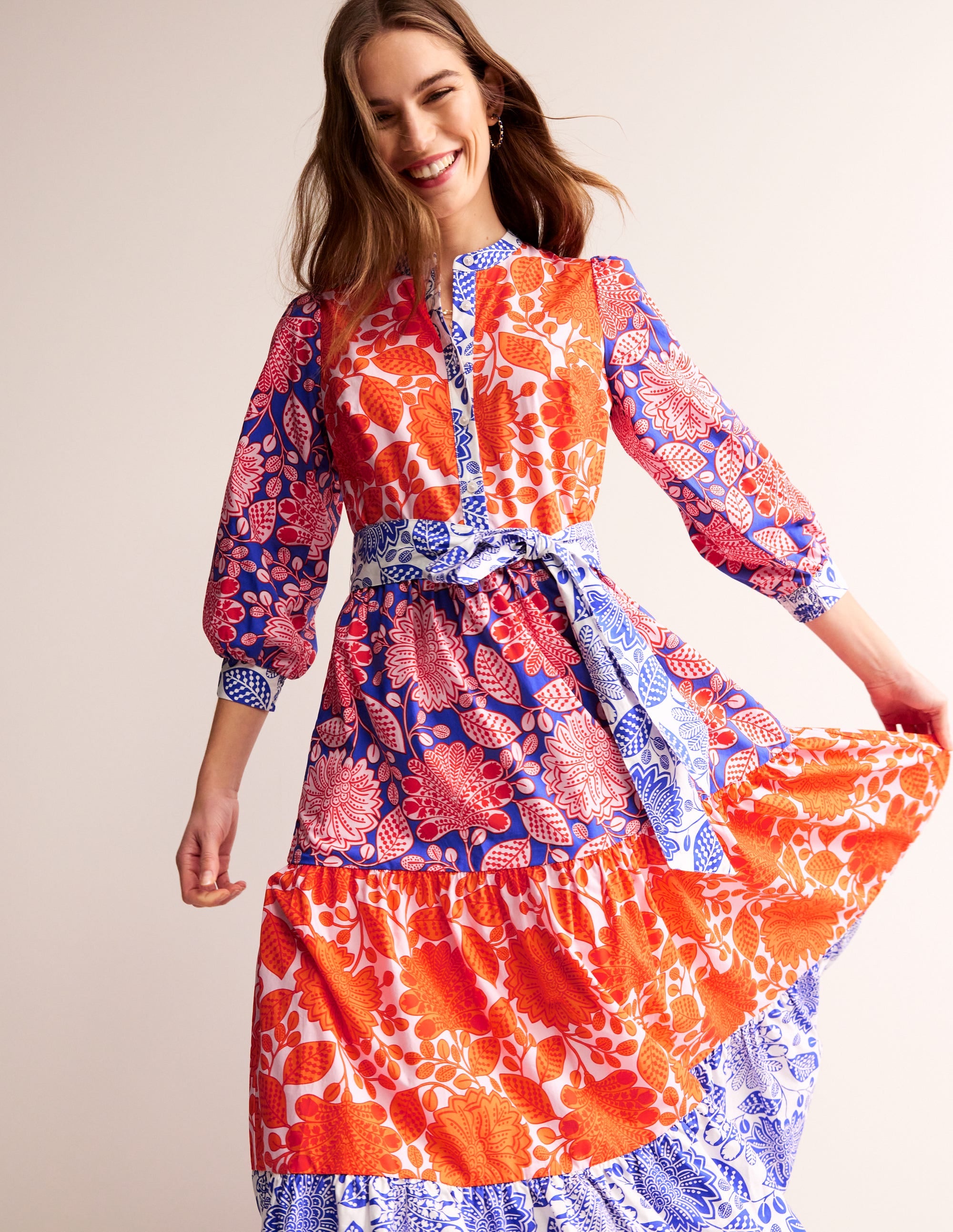 Robe longue Alba volantée en coton-Orange pétard, motif Gardenia Swirl - Image 1