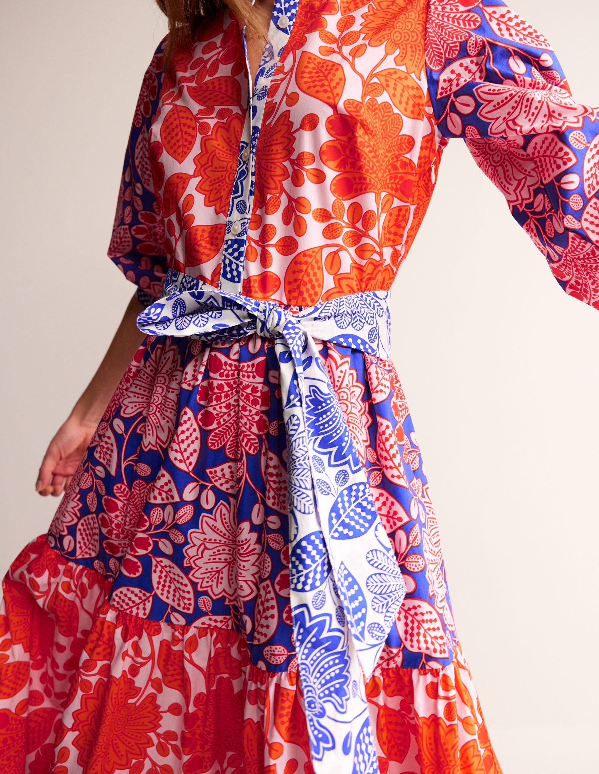 Robe longue Alba volantée en coton-Orange pétard, motif Gardenia Swirl - Image 3