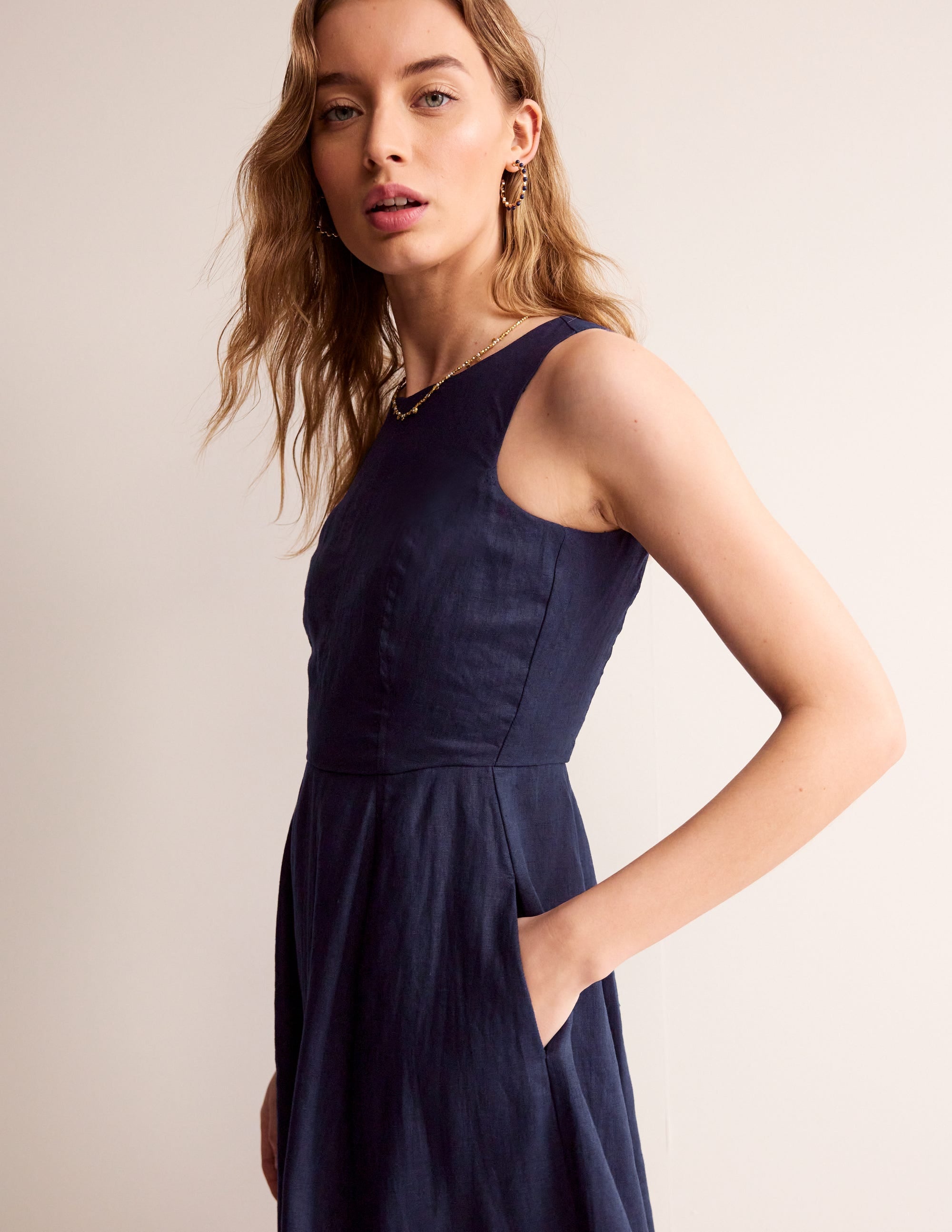 Robe midi Carla en lin-Bleu Marine, Petits Pois - Image 2