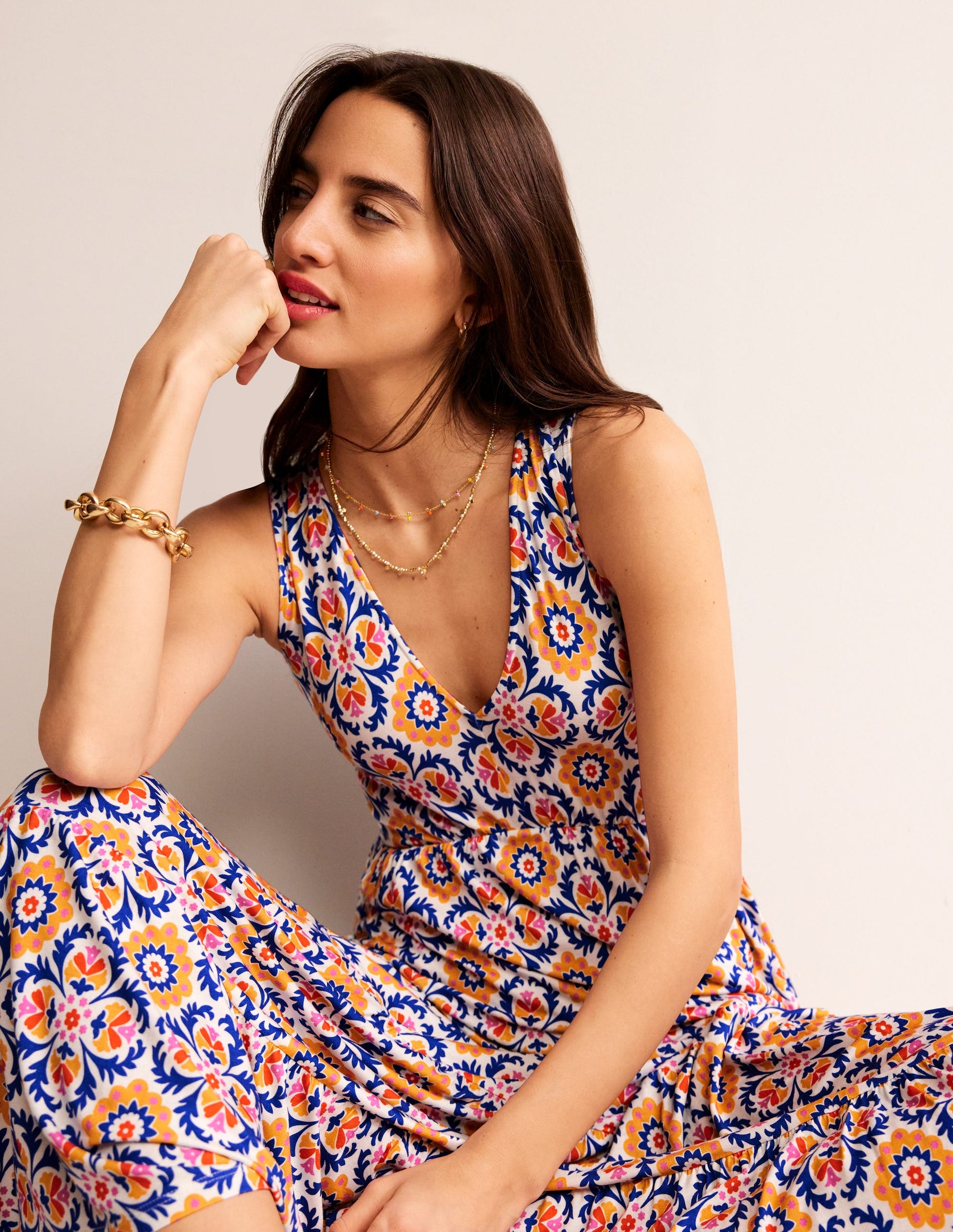 Sylvia Maxi-Stufenkleid aus Jersey-Künstlerisches Gold, Mosaik Blüte-1