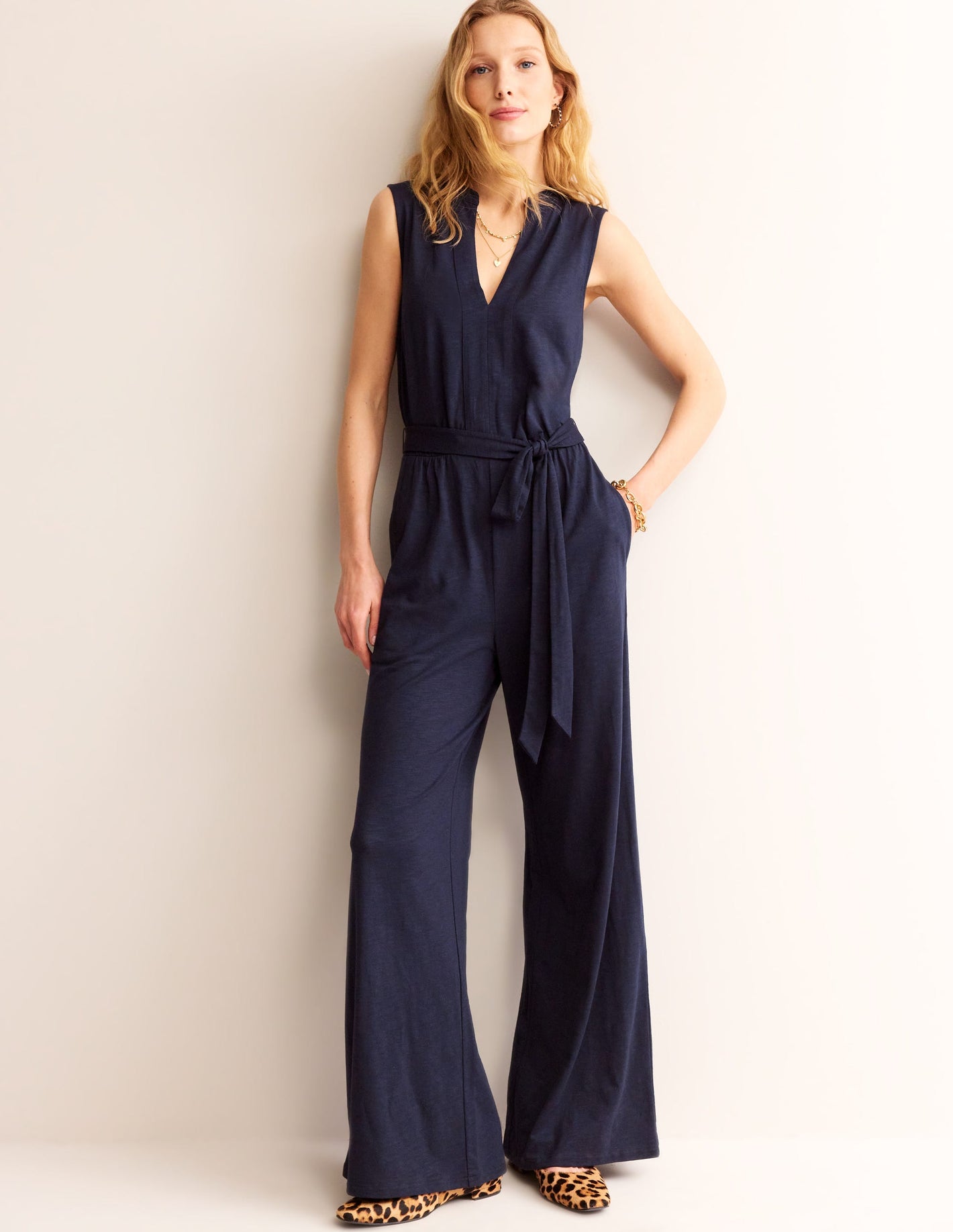 Naomi Jersey-Jumpsuit mit gekerbtem Ausschnitt-Marineblau