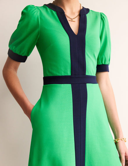 Petra Ponte-Kleid mit Puffärmeln-Grünes Tamburin