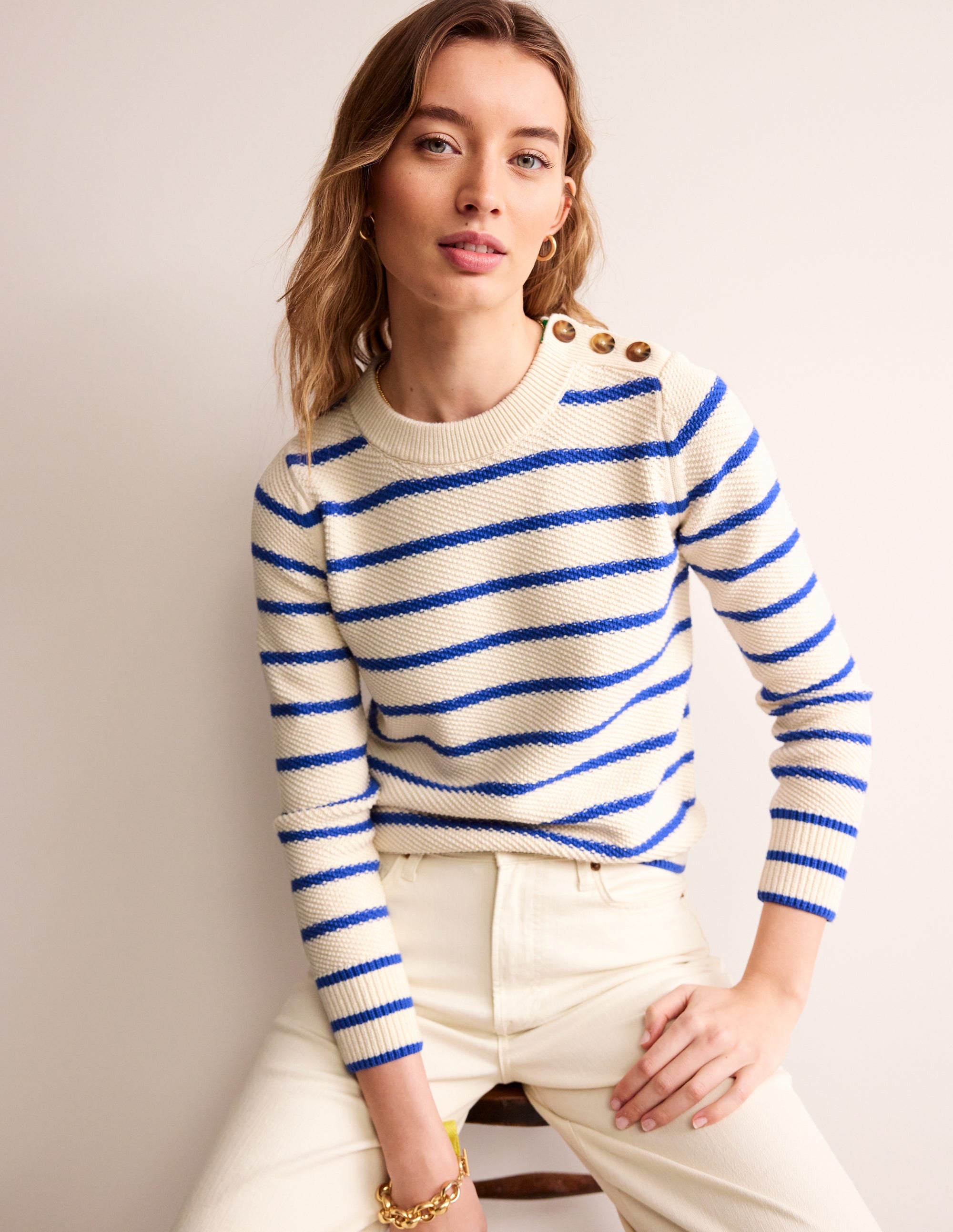 Pullover mit Knopfdetail und Ziernaht-Warmes Naturweiß/Saphirblau - Image 2