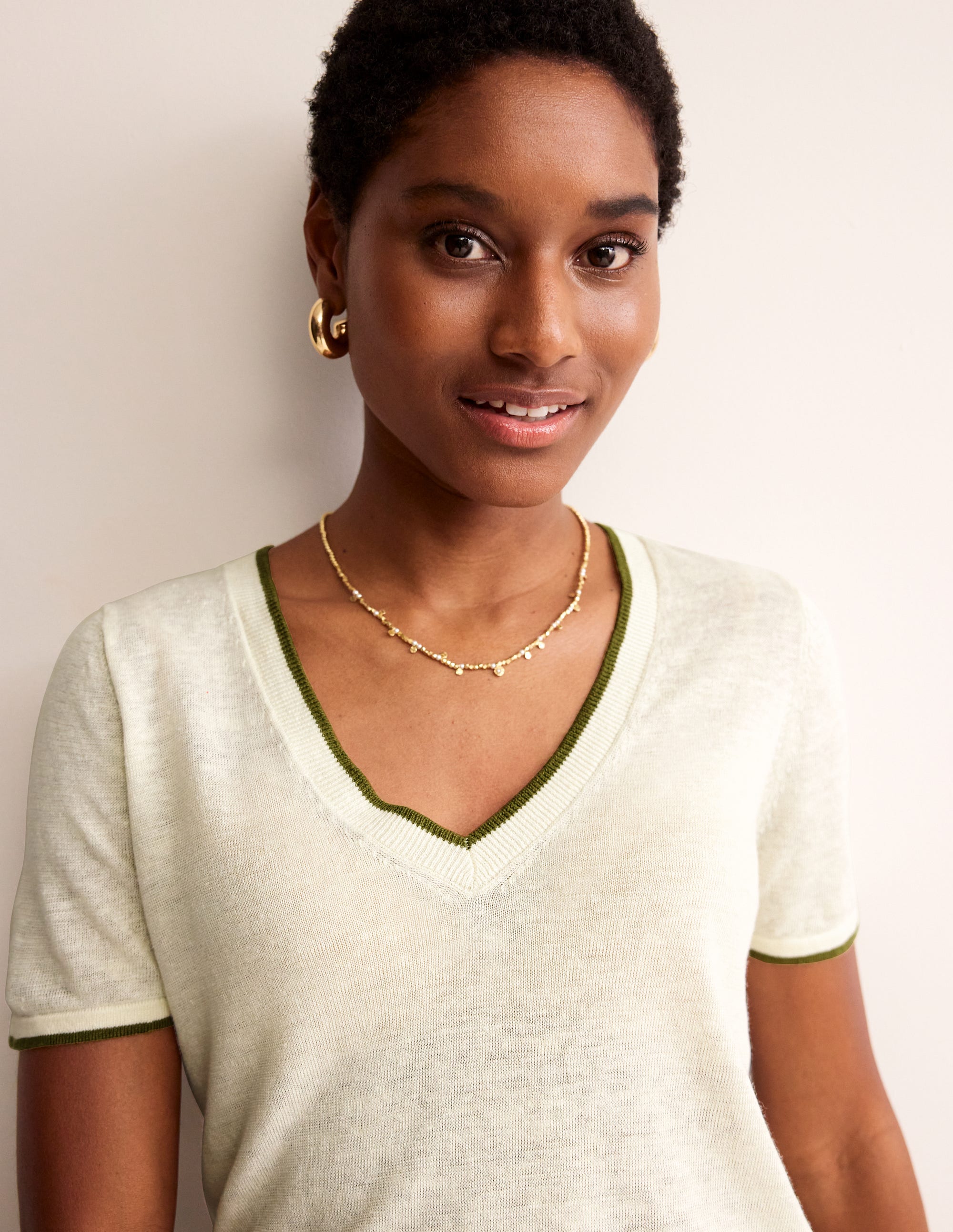 T-shirt col V Maggie en lin-Black - Image 1