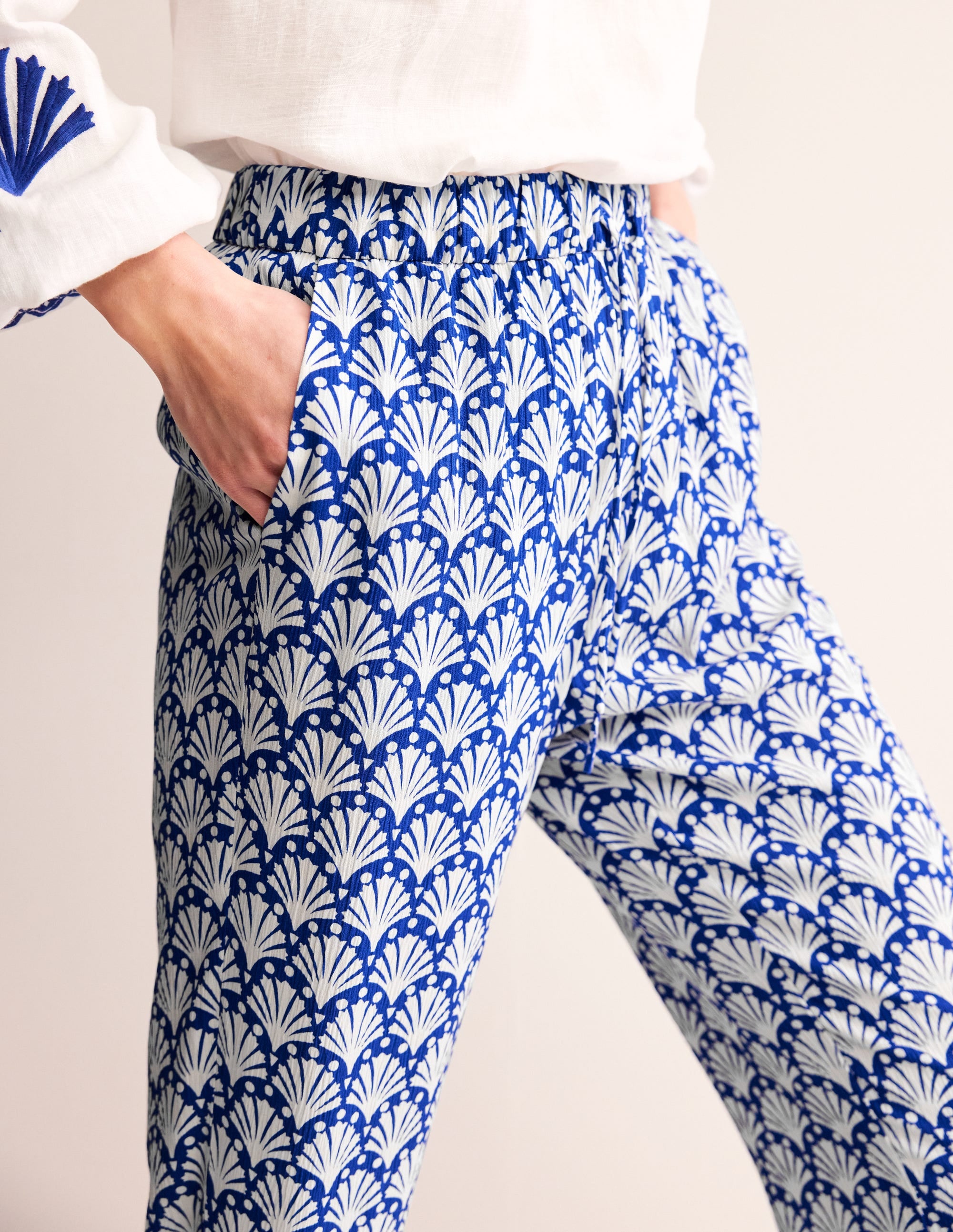 Knitterhose mit spitz zulaufendem Bein-Surf The Web und Naturweiß, Muscheln - Image 2
