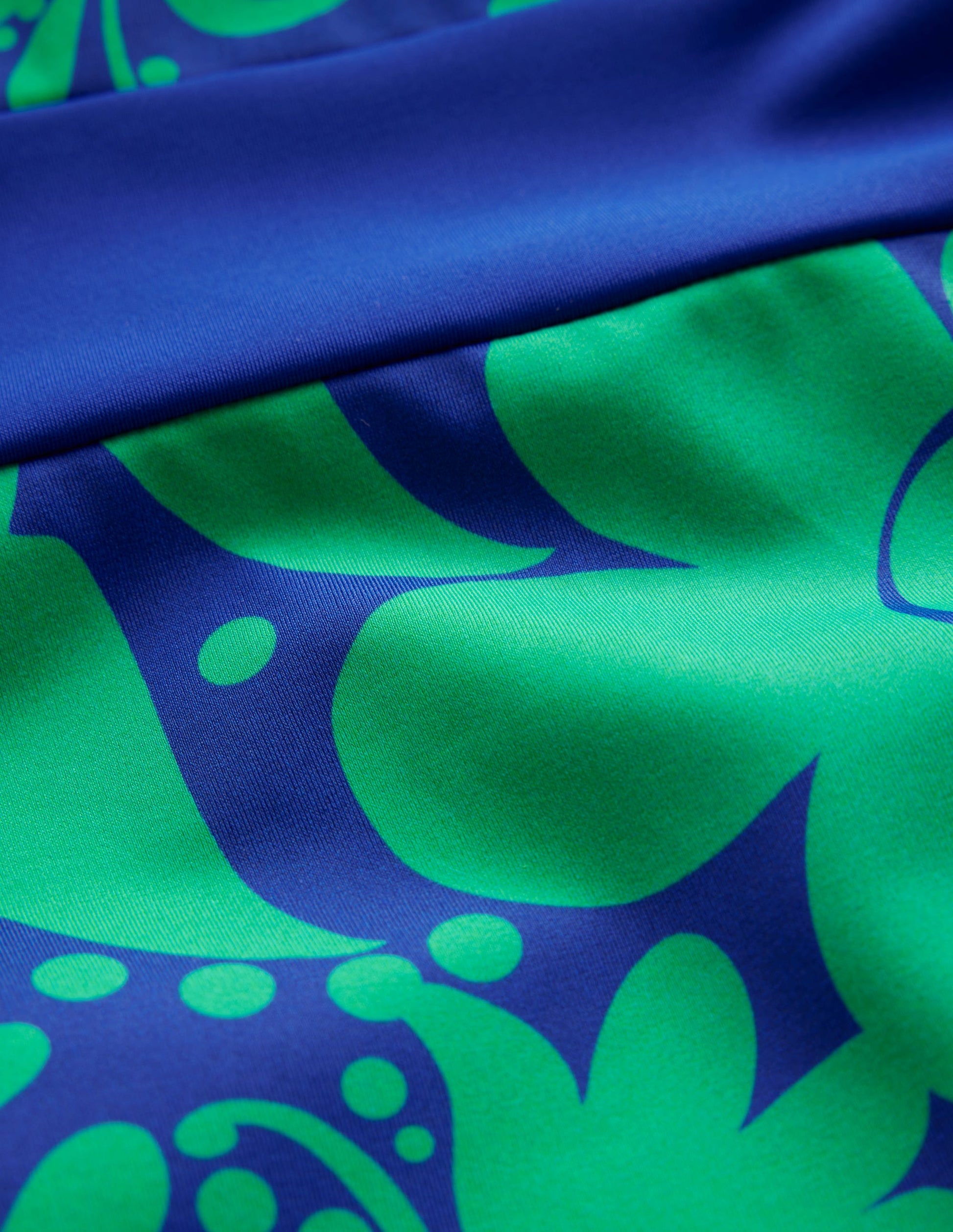 Maillot de bain dos-nu Santorini-Bleu connecté, motif Ripple Swirl-6