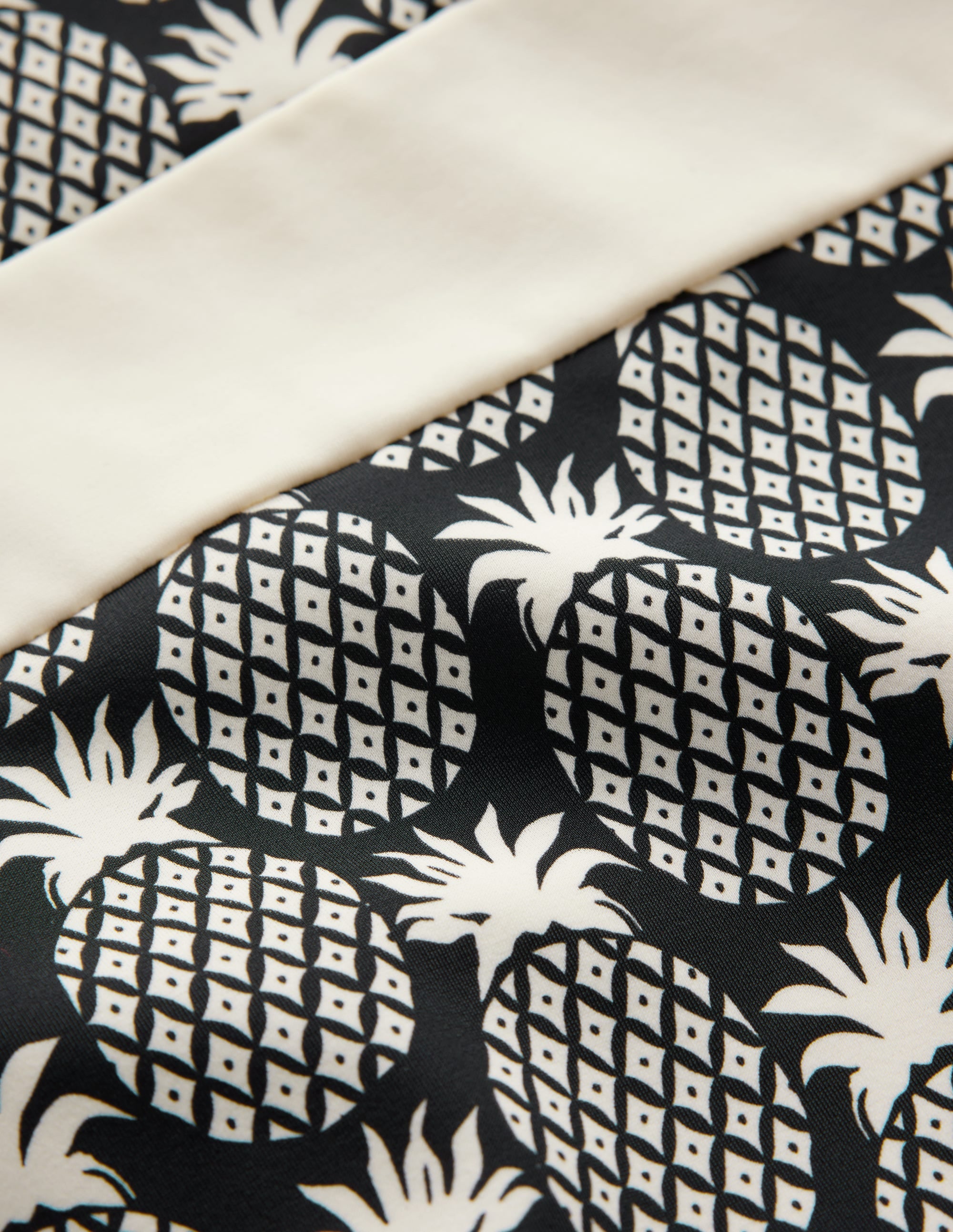 Santorini Neckholder-Badeanzug-Schwarz, Ananas Geo - Image 6