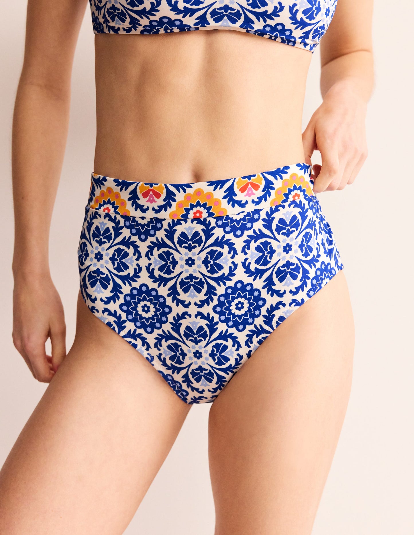 Bas de bikini taille haute à empiècement-Bleu connecté, motif Mosaic Bloom