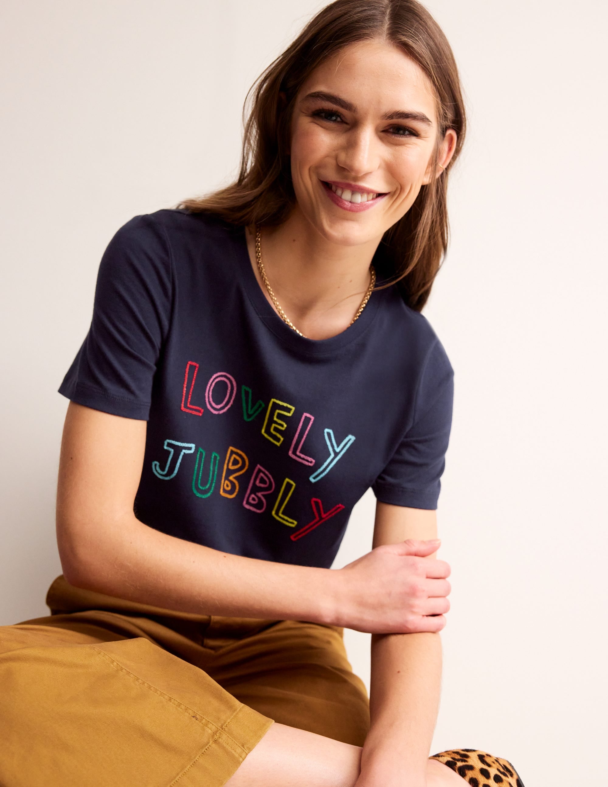 Rosa Besticktes T-Shirt-Lovely Jubbly-Logo - Image 1
