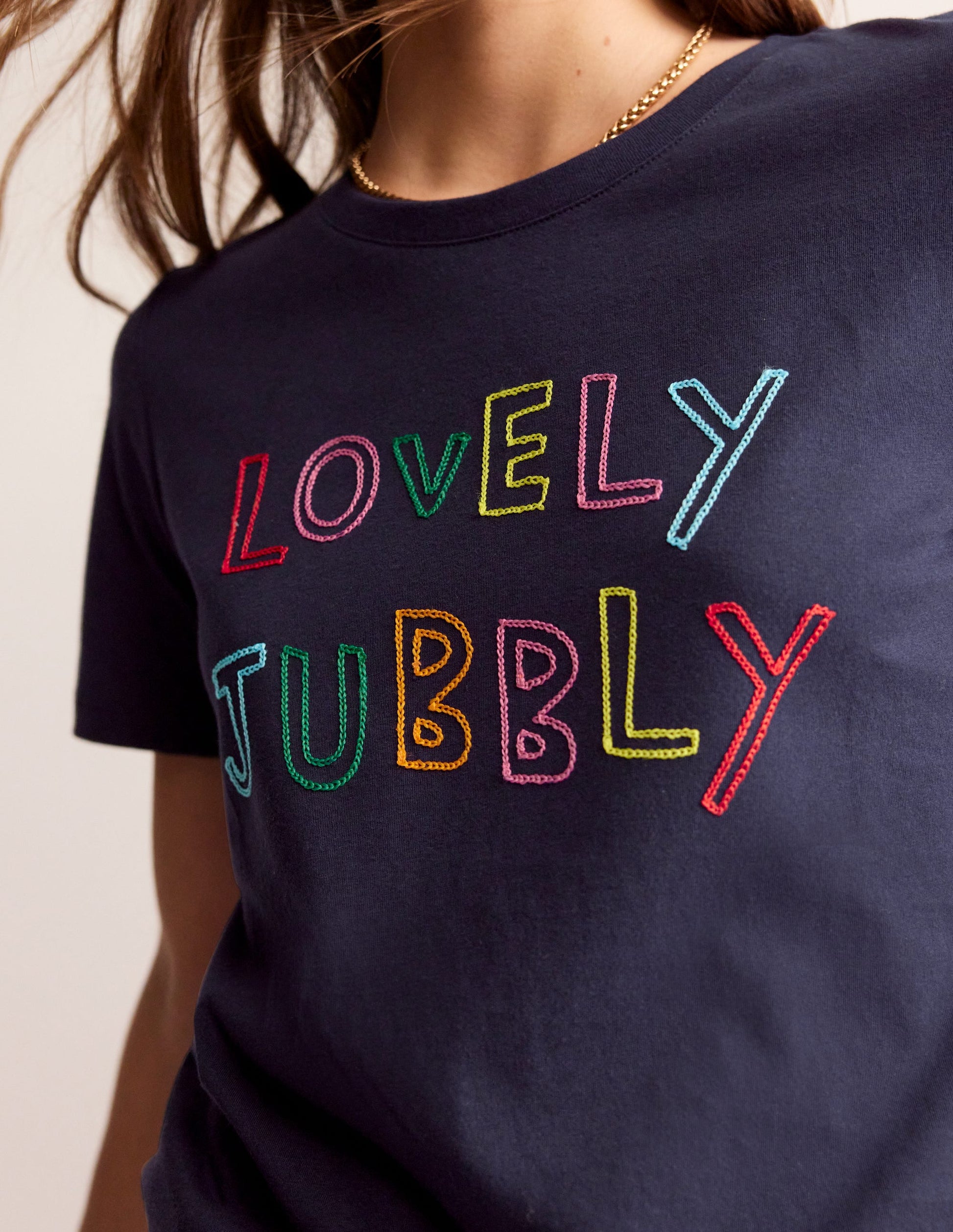 Rosa Besticktes T-Shirt-Lovely Jubbly-Logo-2