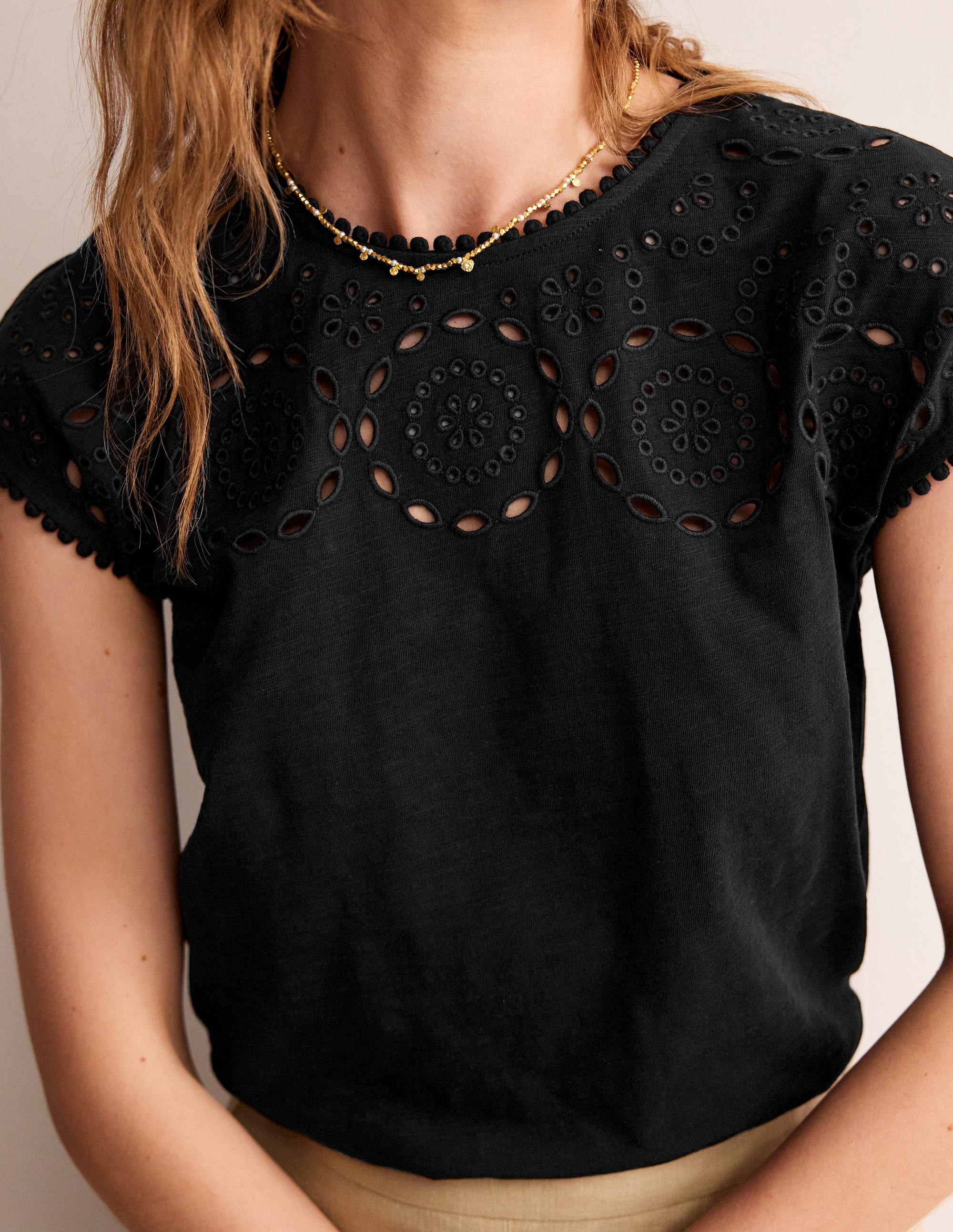 T-shirt Sasha avec broderie anglaise-Noir - Image 2