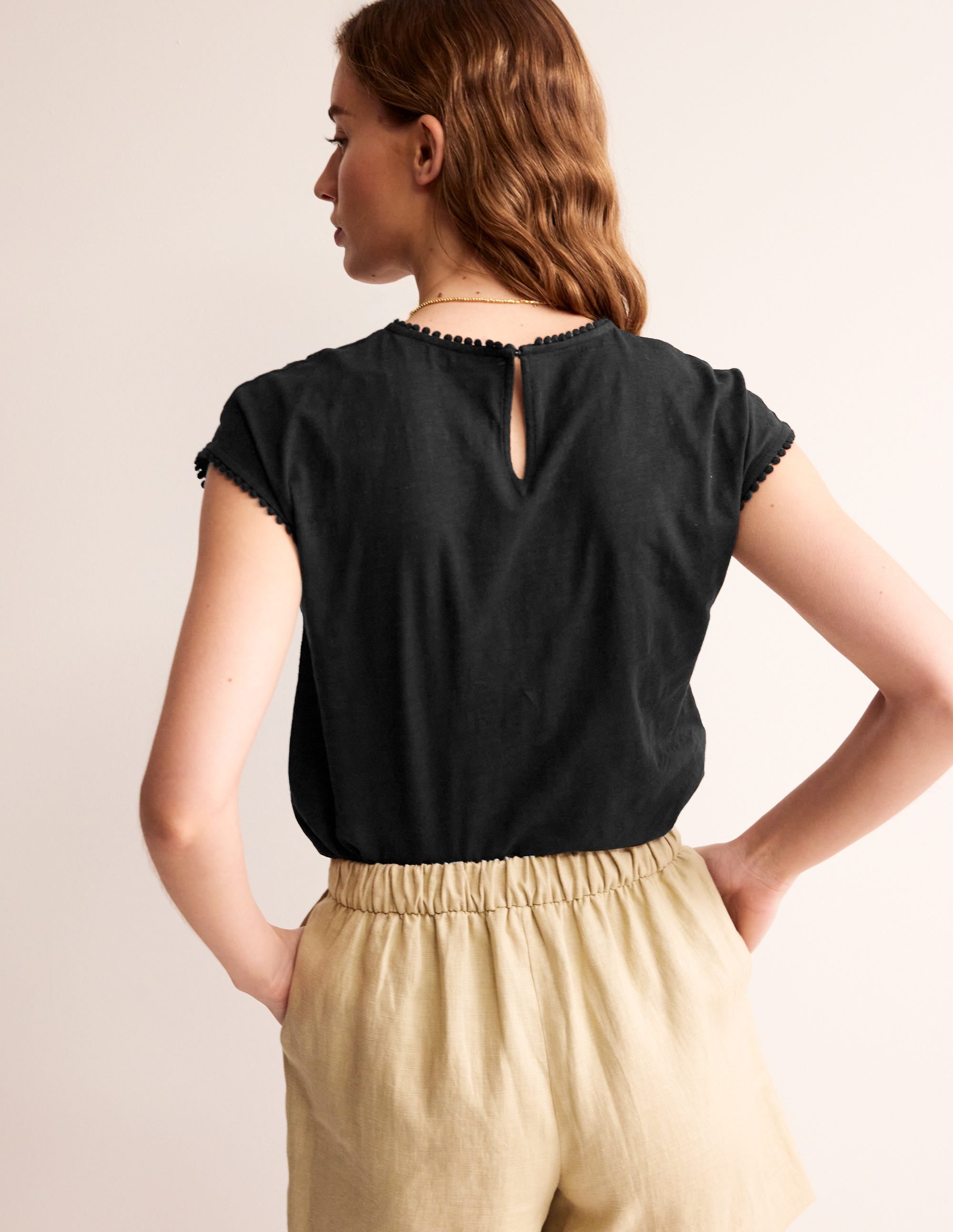 T-shirt Sasha avec broderie anglaise-Noir - Image 3