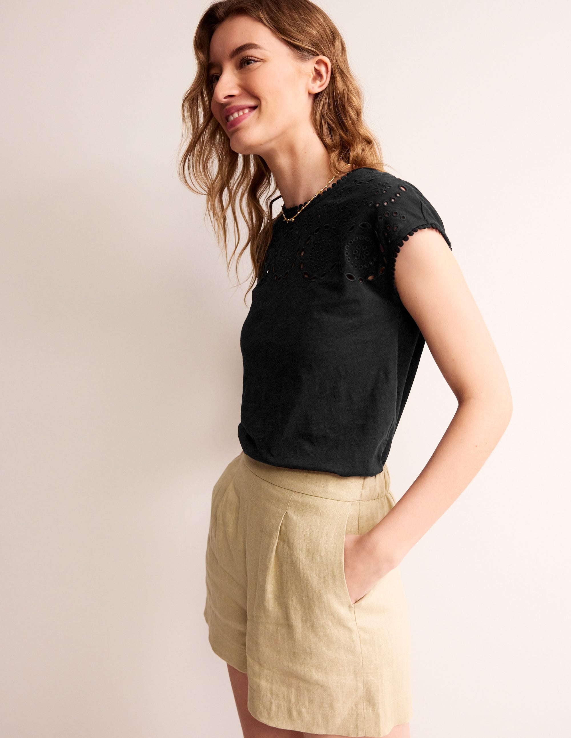 T-shirt Sasha avec broderie anglaise-Noir - Image 4