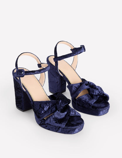 Plateauschuhe mit Absatz und Twistdetail-Navy Samt