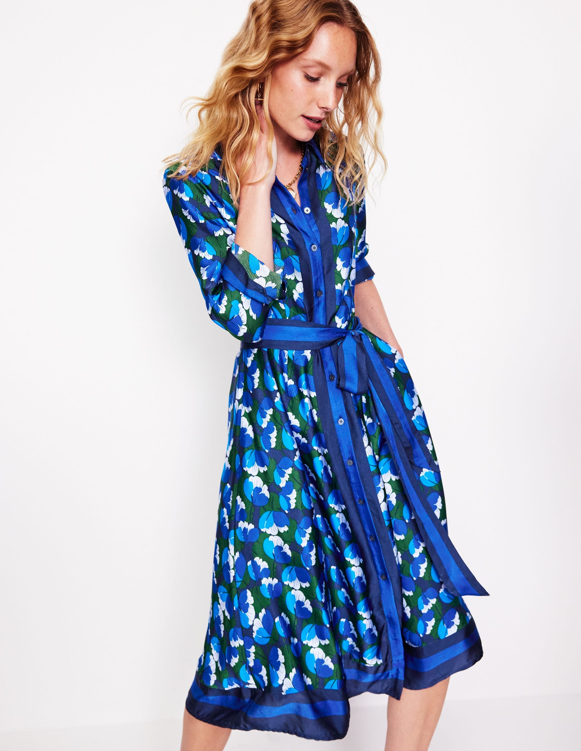 Robe-chemise Kate en satin-Bleu marine foncé, motif Tulip Valley - Image 1
