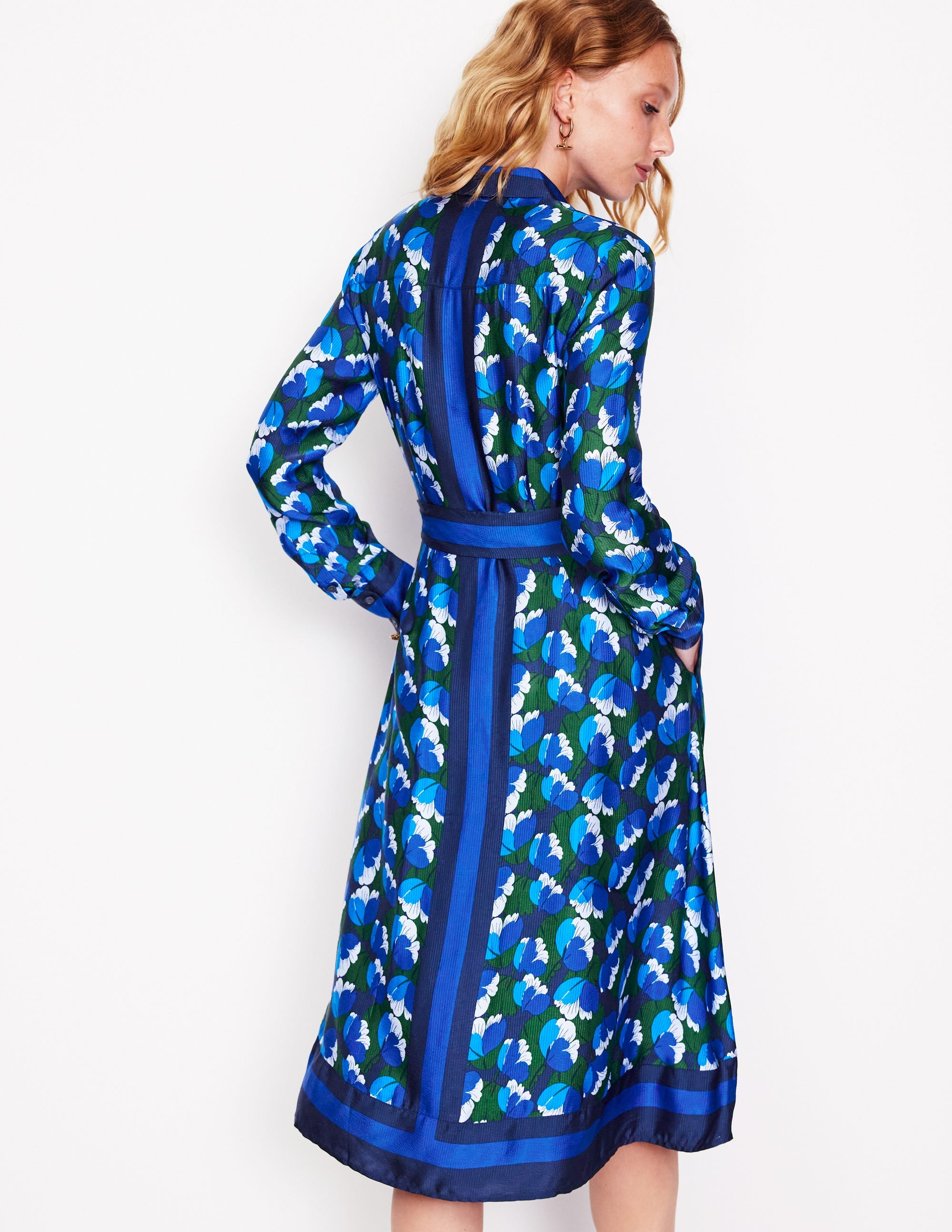 Robe-chemise Kate en satin-Bleu marine foncé, motif Tulip Valley - Image 3