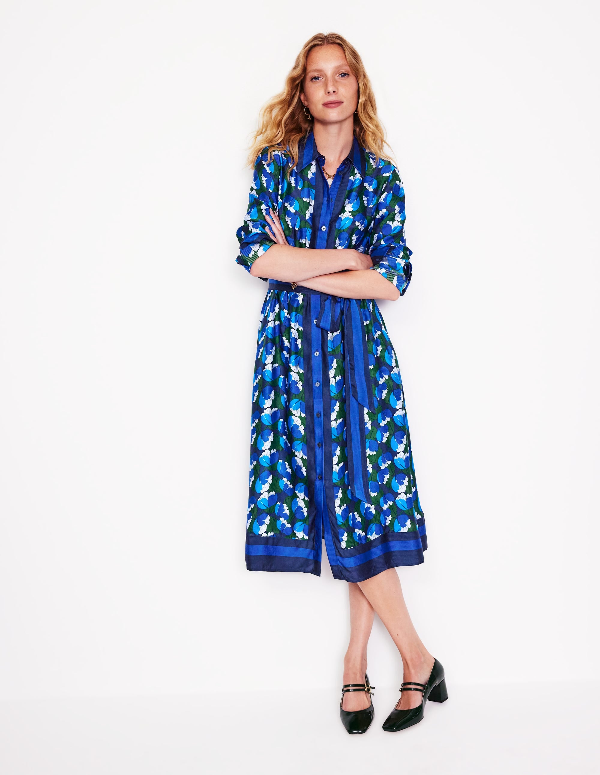 Robe-chemise Kate en satin-Bleu marine foncé, motif Tulip Valley - Image 4