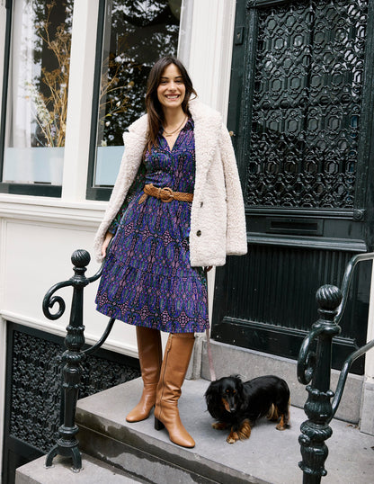 Jemima Gestuftes Jerseykleid-Marineblau, Paisley-Knospen-Variation