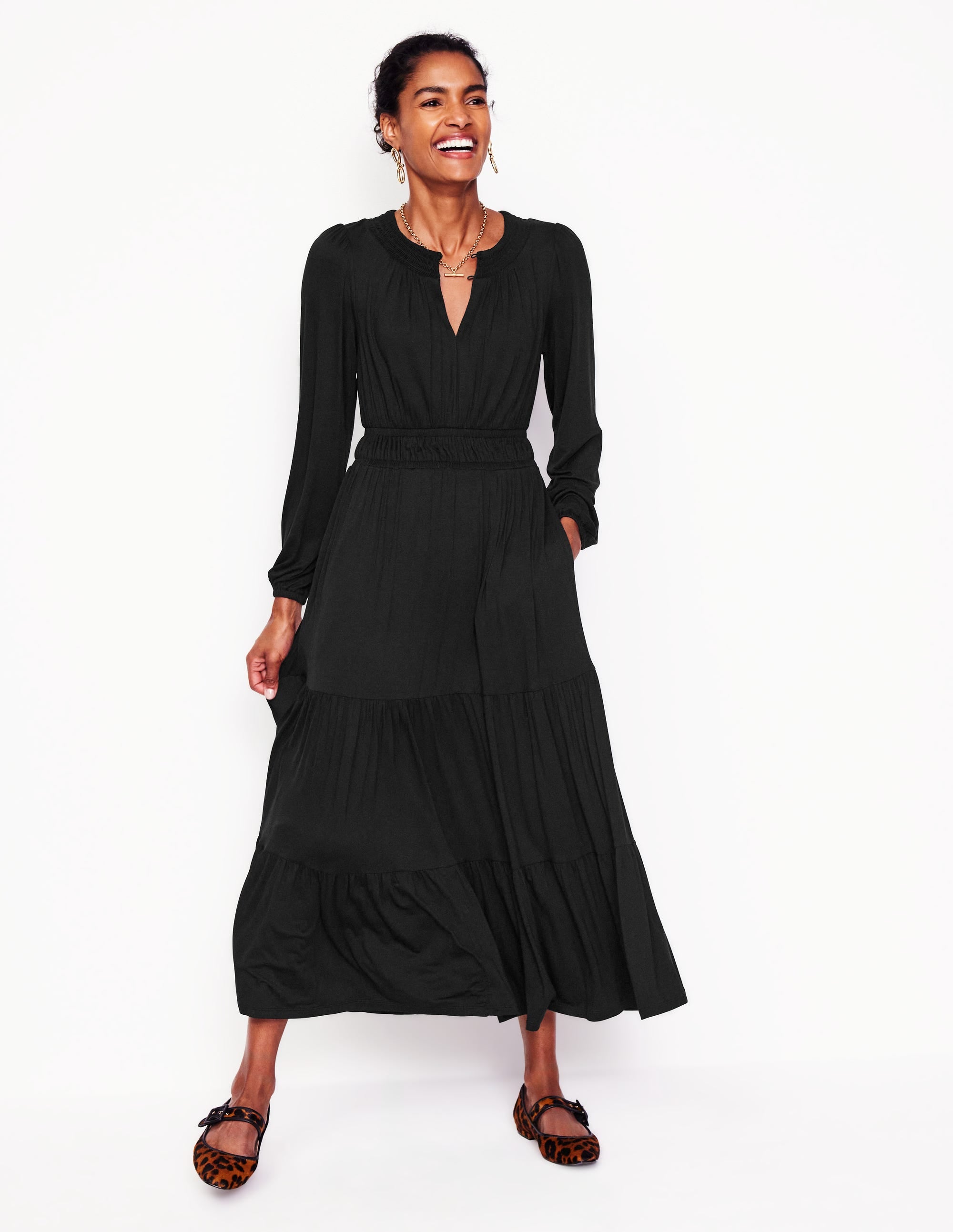 Gesmoktes, gestuftes Jersey-Midikleid-Schwarz - Image 1