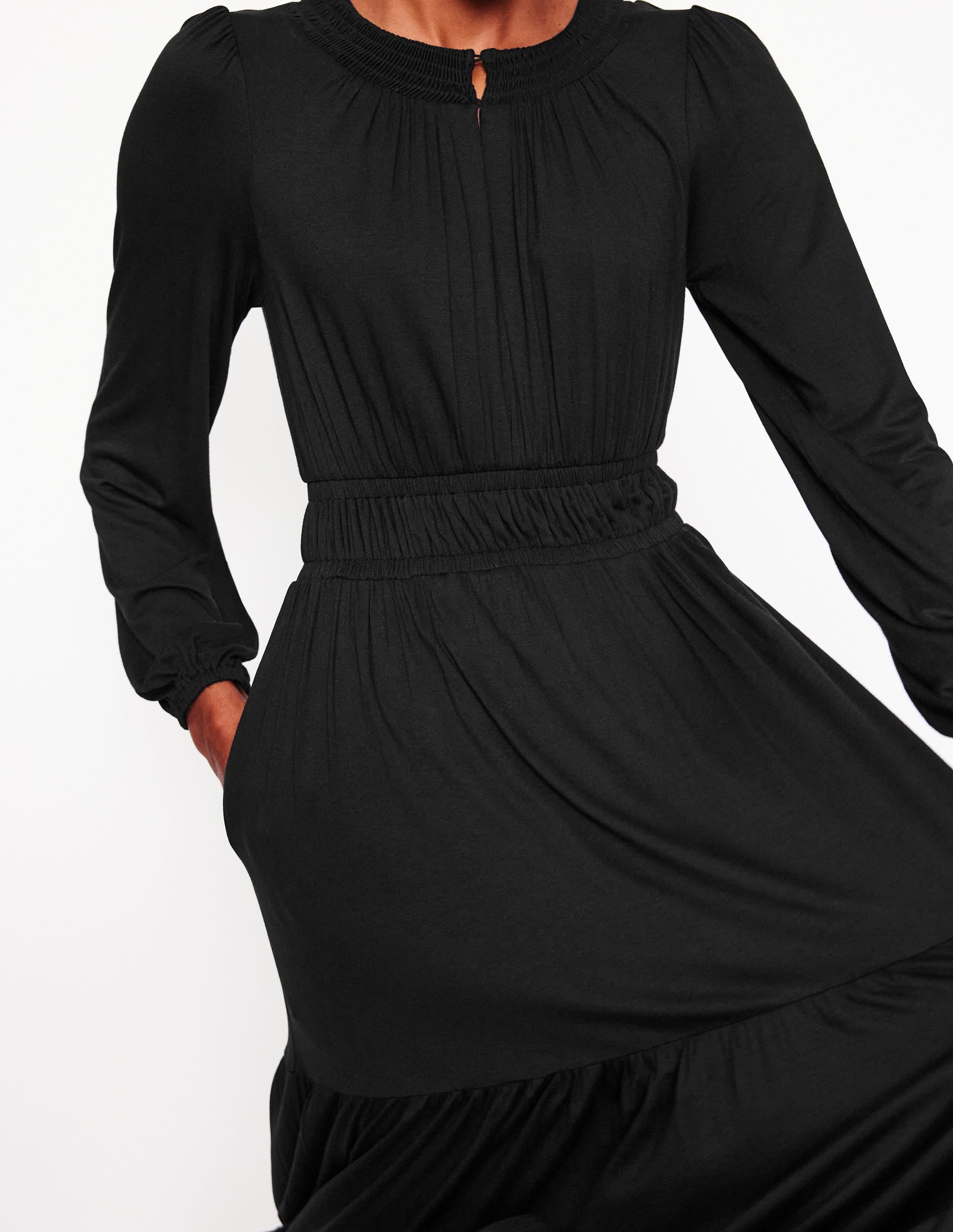 Gesmoktes, gestuftes Jersey-Midikleid-Schwarz - Image 2