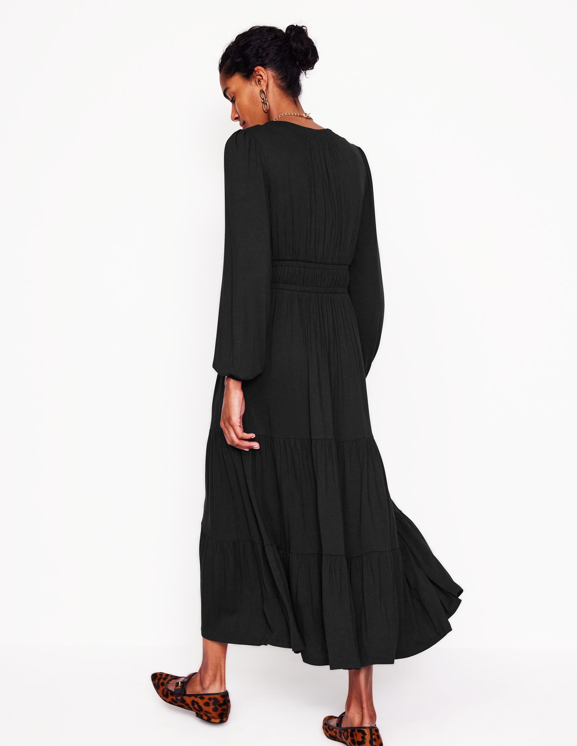 Gesmoktes, gestuftes Jersey-Midikleid-Schwarz - Image 3