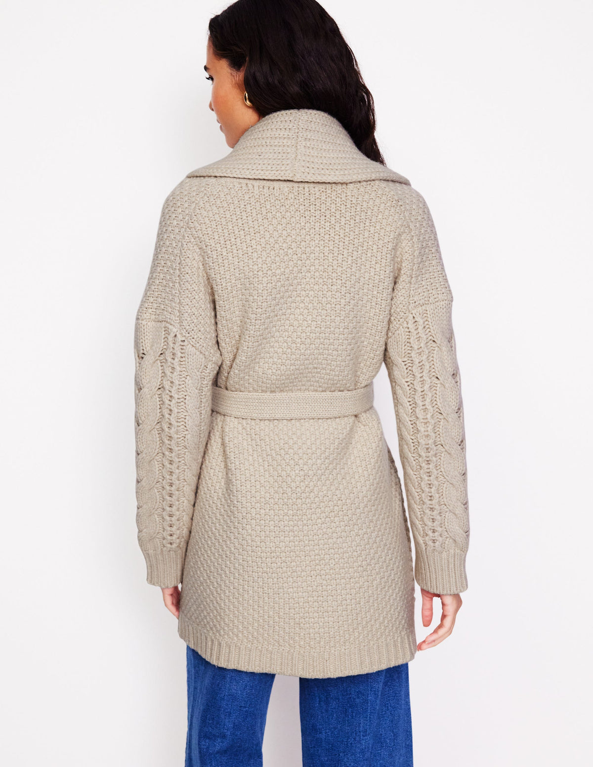Strickjacke mit Zopfmuster und Gürtel-Lammfell - Image 3